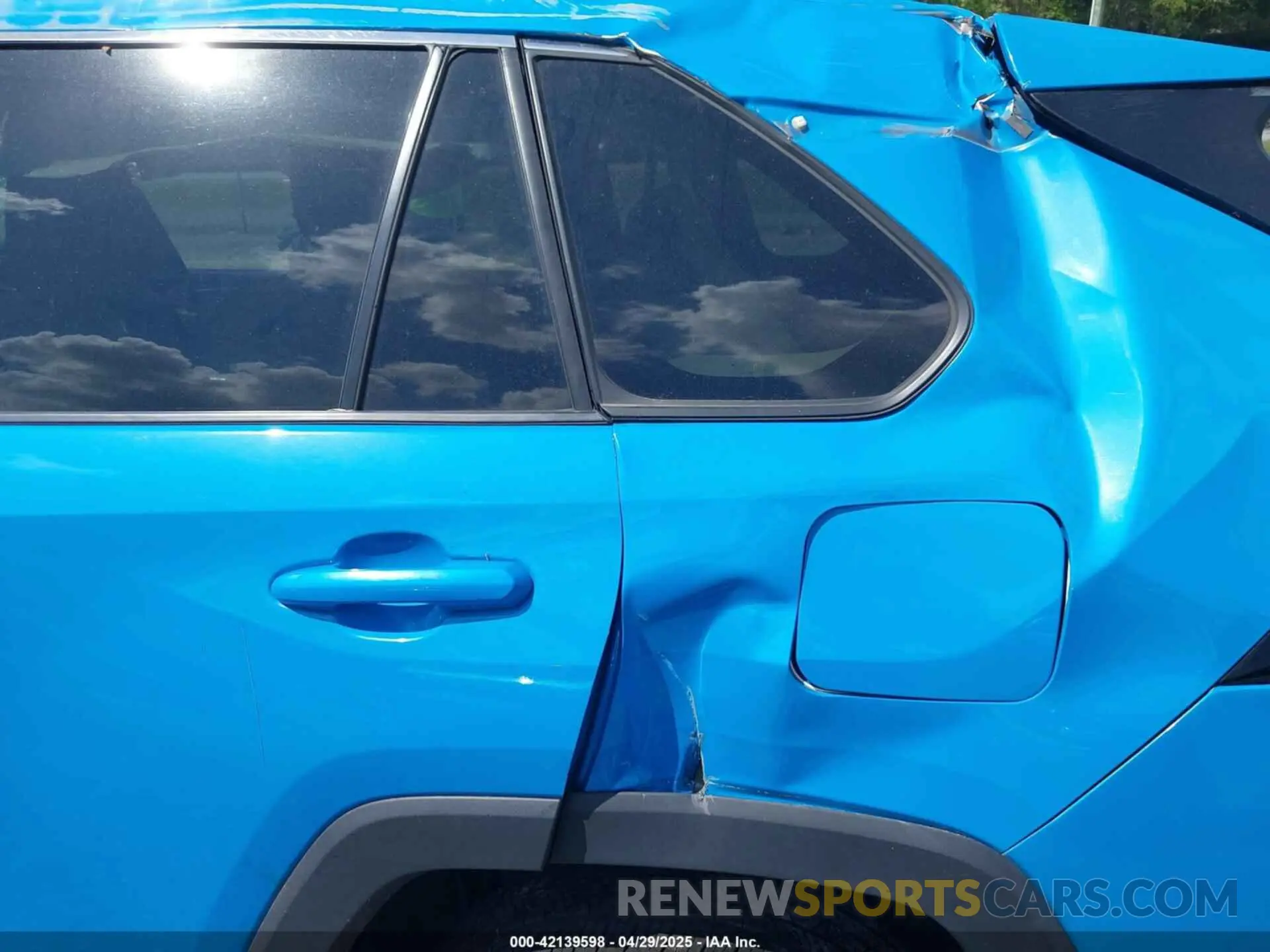 14 Photograph of a damaged car 2T3P1RFV8MW152029 TOYOTA RAV4 2021