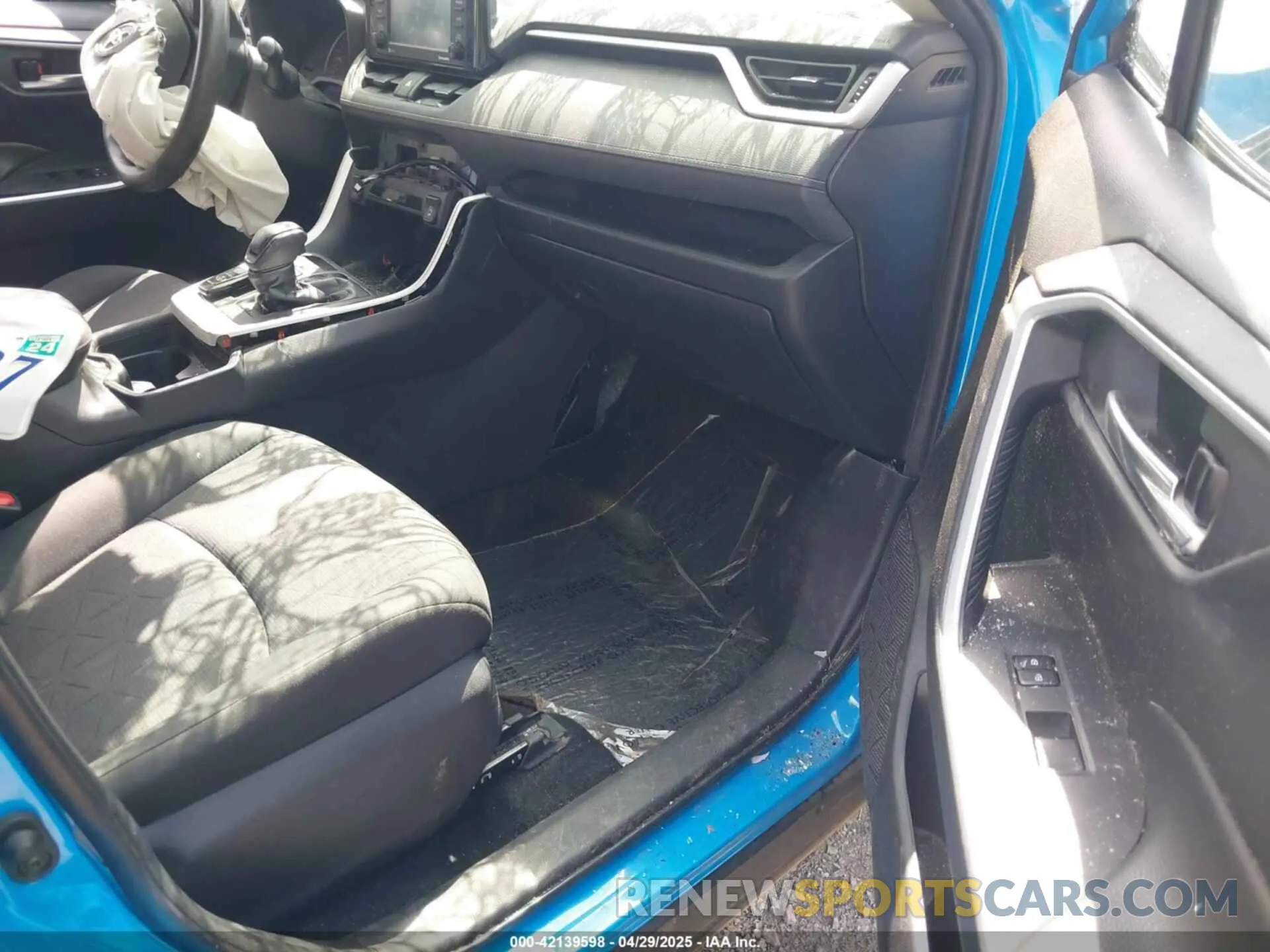 5 Photograph of a damaged car 2T3P1RFV8MW152029 TOYOTA RAV4 2021