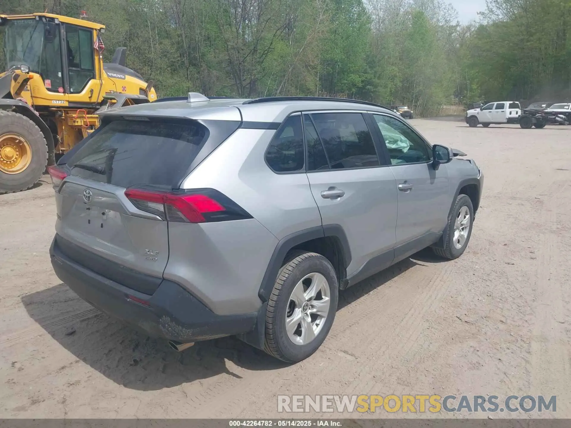 4 Photograph of a damaged car 2T3P1RFV8MW169039 TOYOTA RAV4 2021