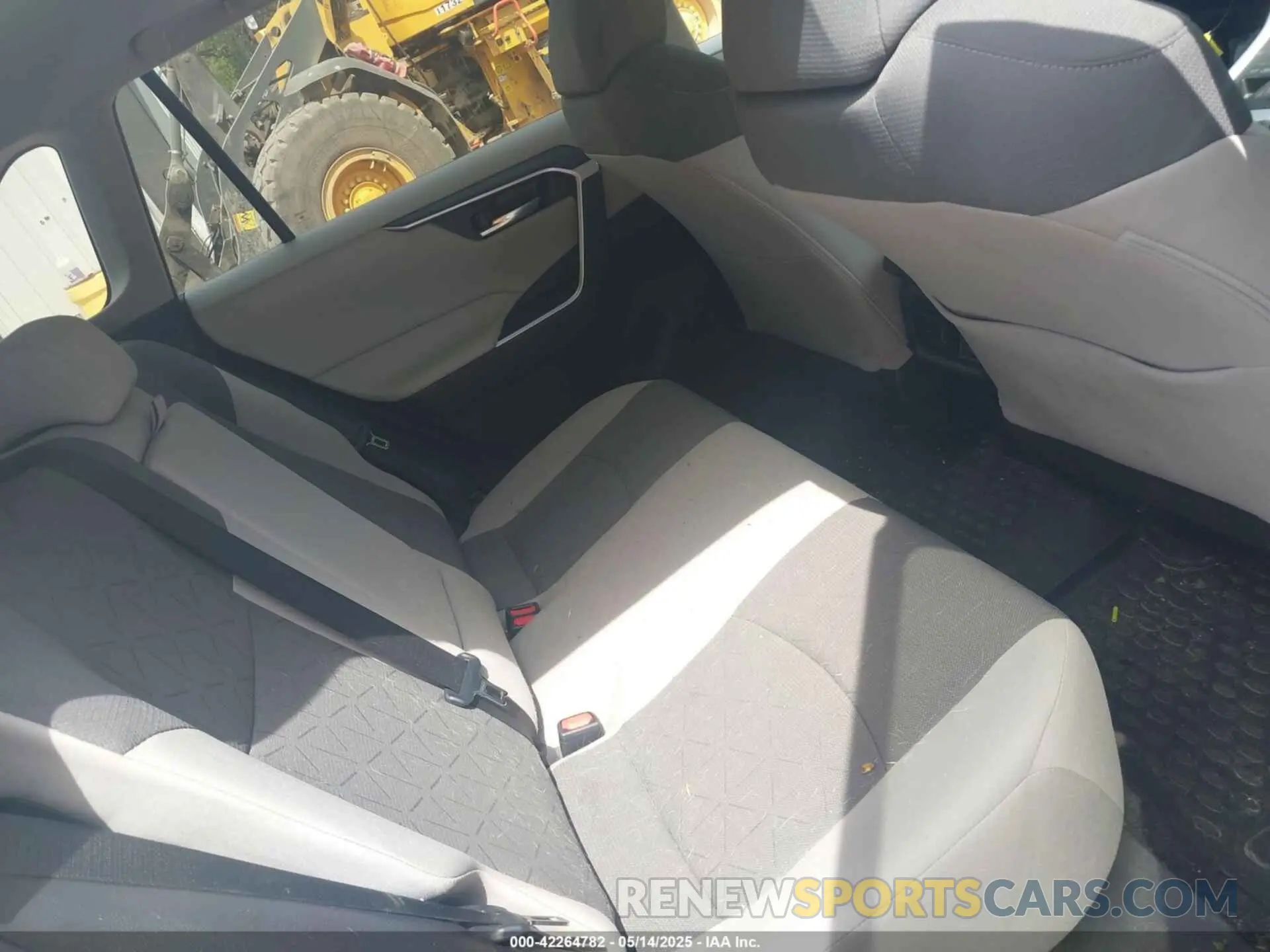 8 Photograph of a damaged car 2T3P1RFV8MW169039 TOYOTA RAV4 2021