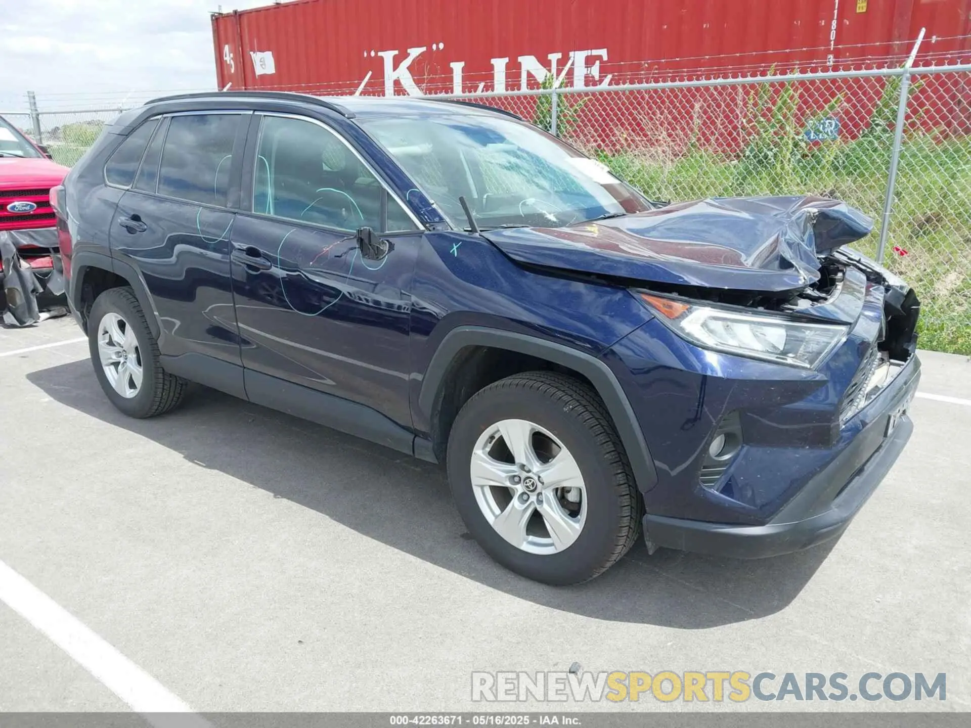 1 Photograph of a damaged car 2T3P1RFV8MW237310 TOYOTA RAV4 2021