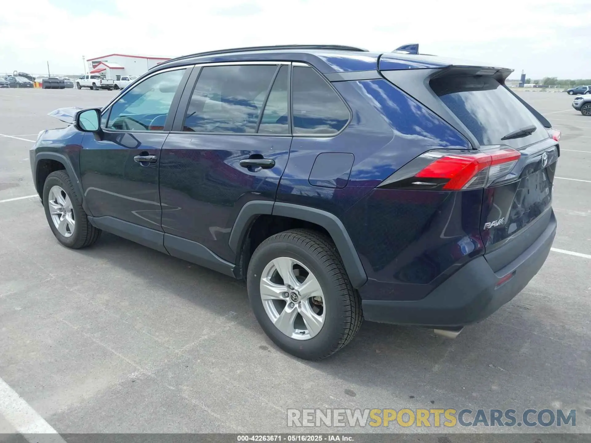 3 Photograph of a damaged car 2T3P1RFV8MW237310 TOYOTA RAV4 2021