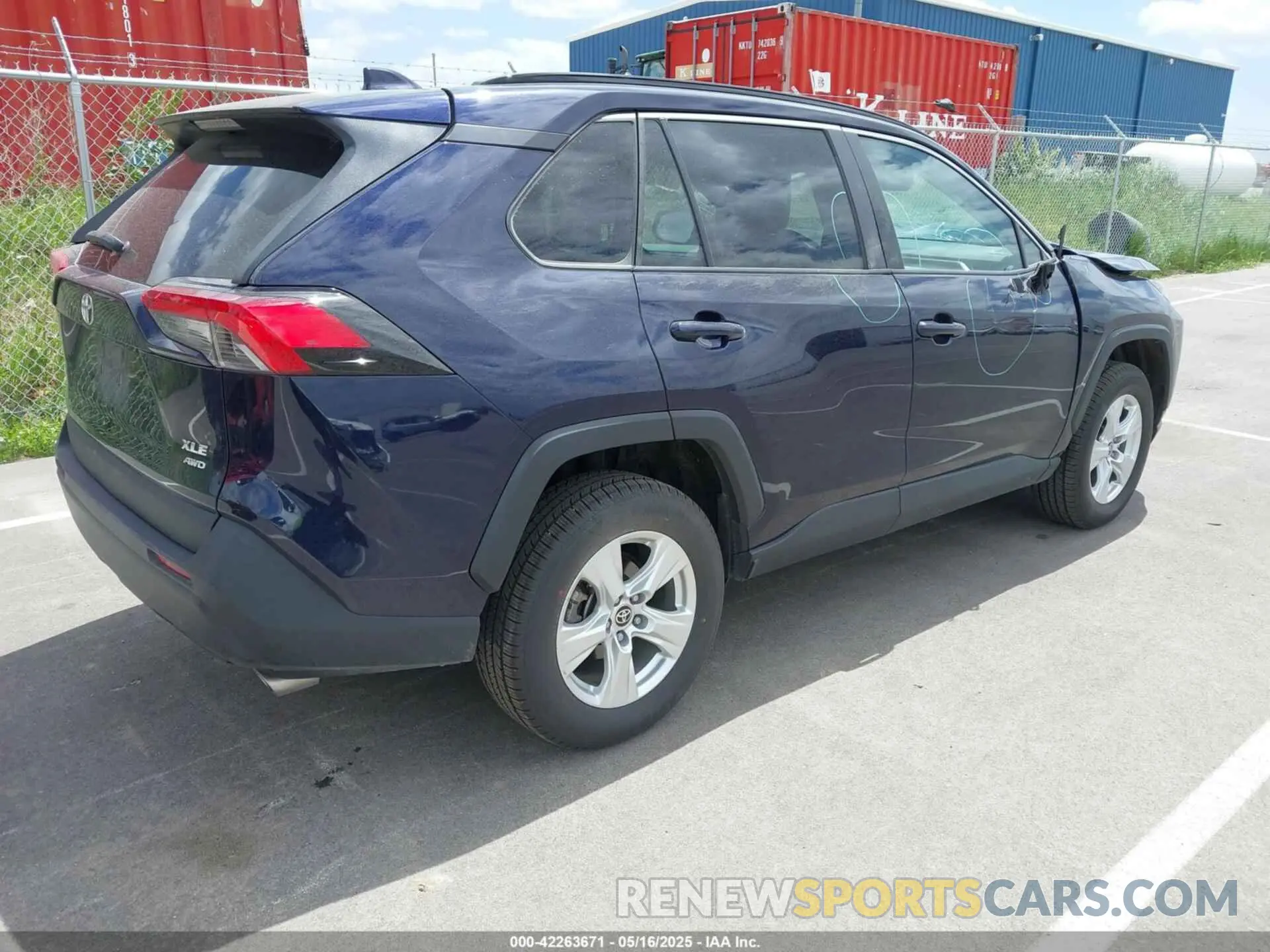 4 Photograph of a damaged car 2T3P1RFV8MW237310 TOYOTA RAV4 2021