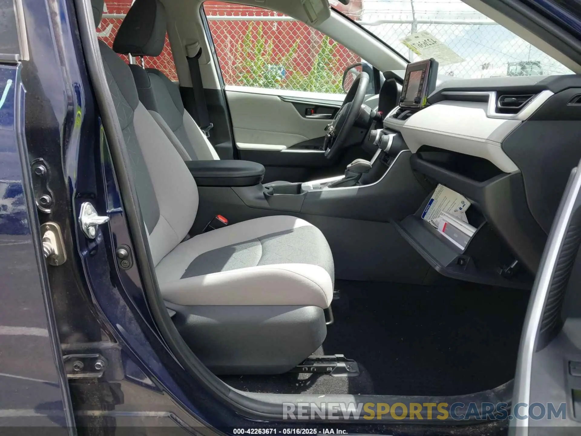 5 Photograph of a damaged car 2T3P1RFV8MW237310 TOYOTA RAV4 2021