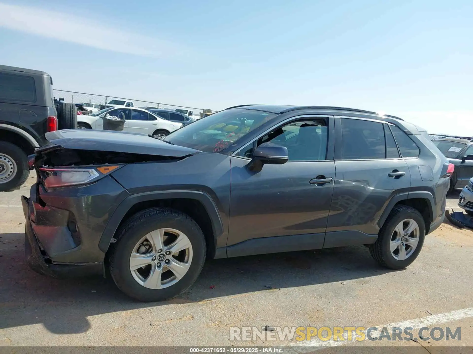 13 Photograph of a damaged car 2T3P1RFV9MC150811 TOYOTA RAV4 2021