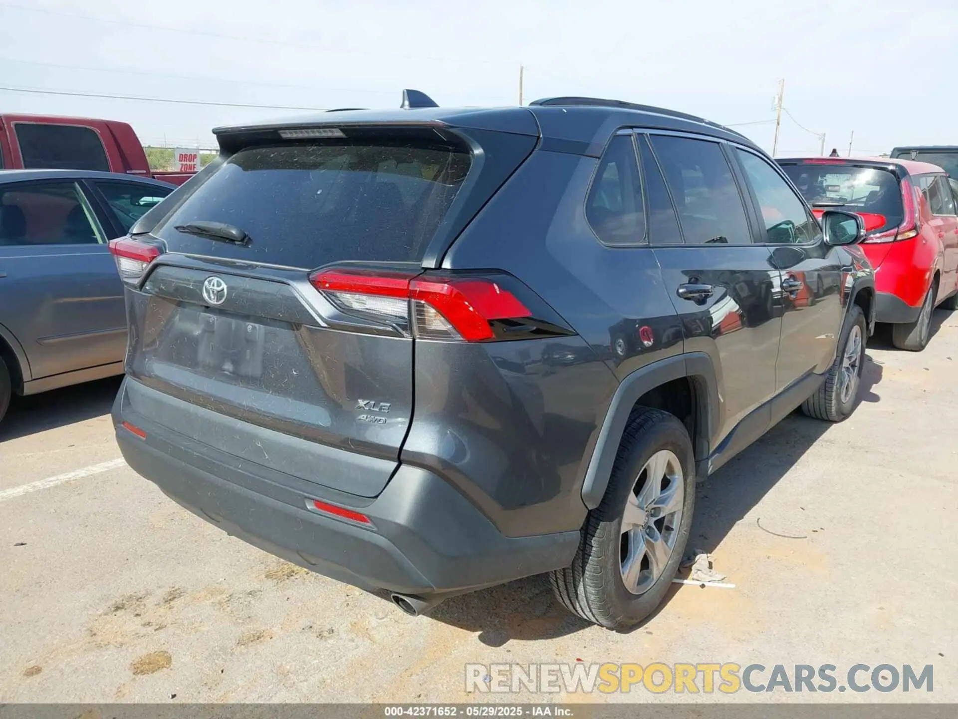4 Photograph of a damaged car 2T3P1RFV9MC150811 TOYOTA RAV4 2021