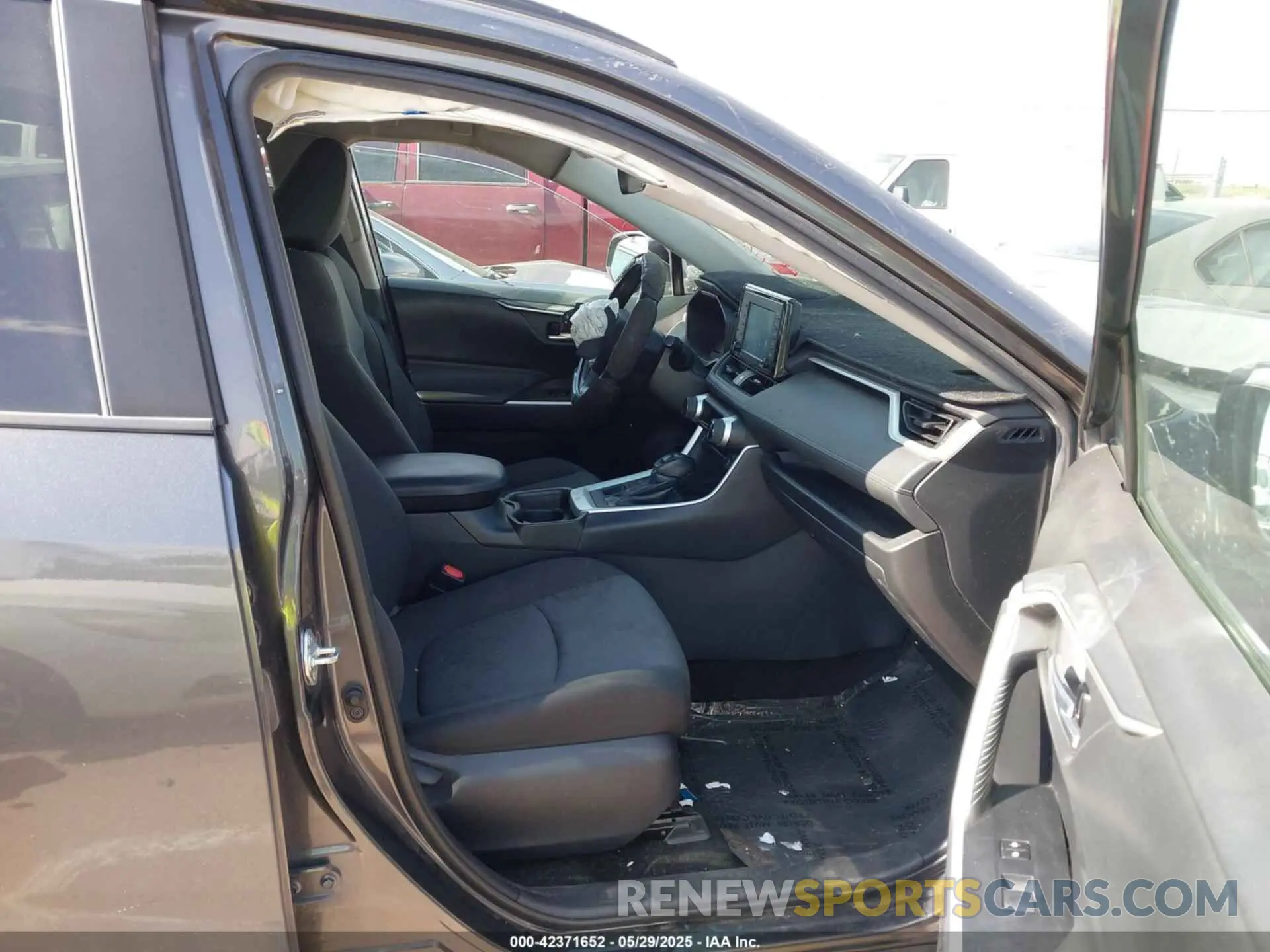 5 Photograph of a damaged car 2T3P1RFV9MC150811 TOYOTA RAV4 2021