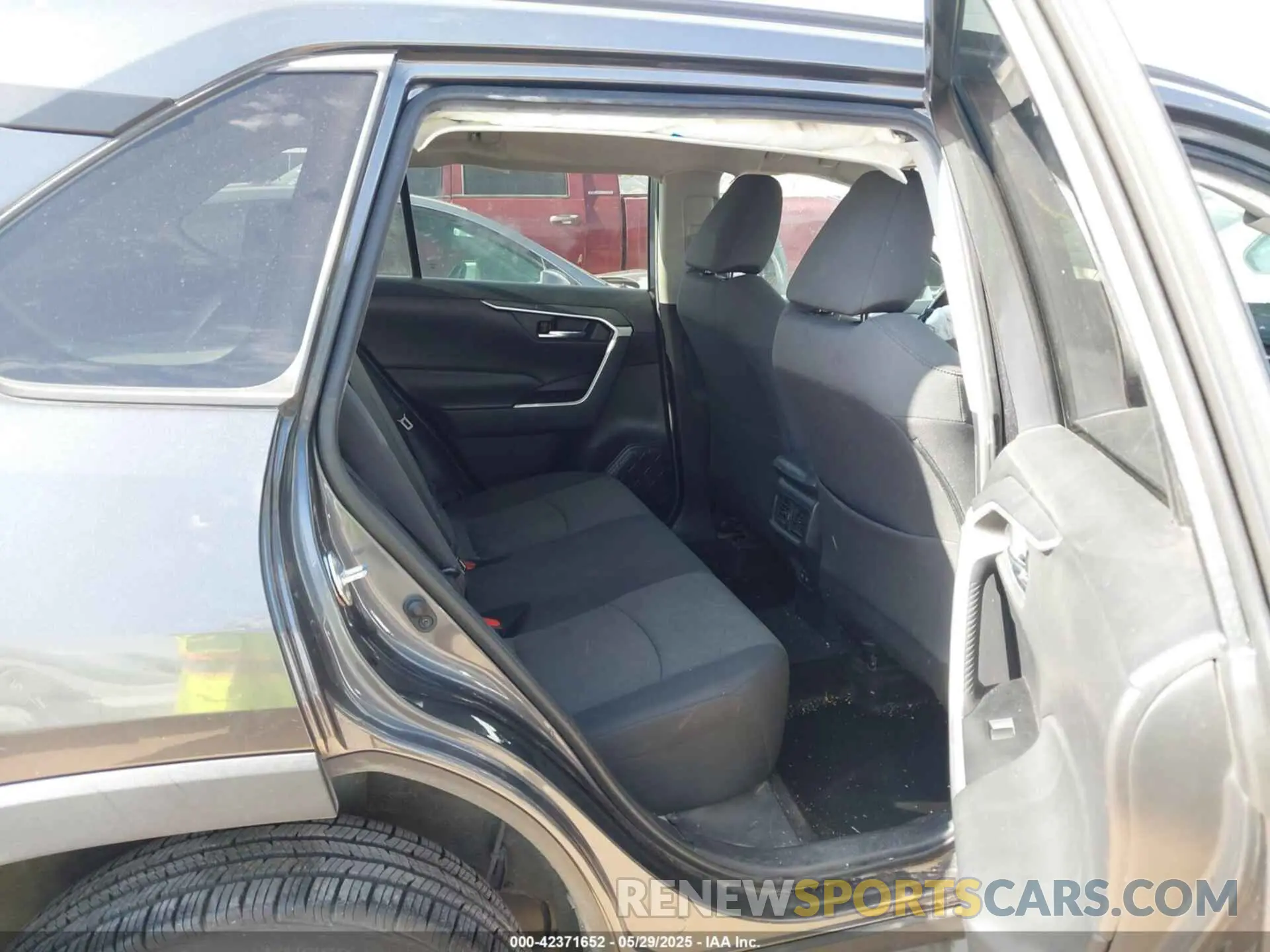 8 Photograph of a damaged car 2T3P1RFV9MC150811 TOYOTA RAV4 2021