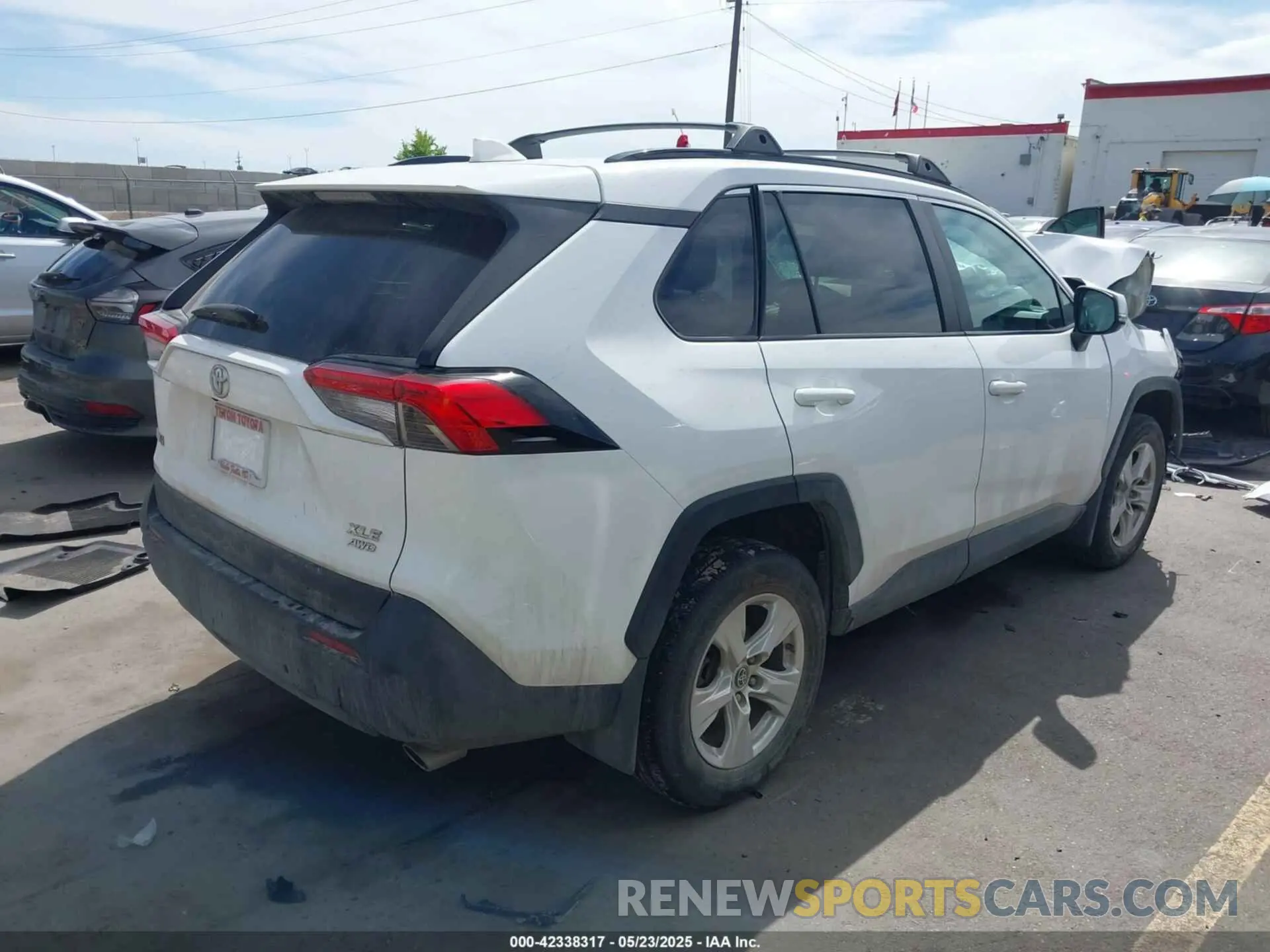 4 Photograph of a damaged car 2T3P1RFV9MC214605 TOYOTA RAV4 2021