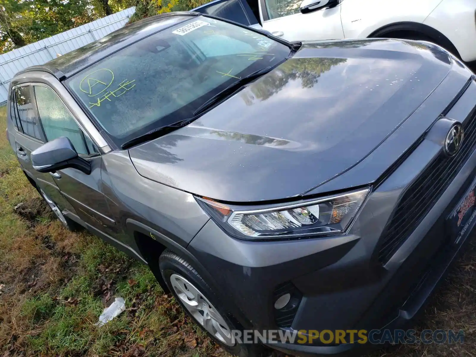 1 Photograph of a damaged car 2T3P1RFV9MC233817 TOYOTA RAV4 2021