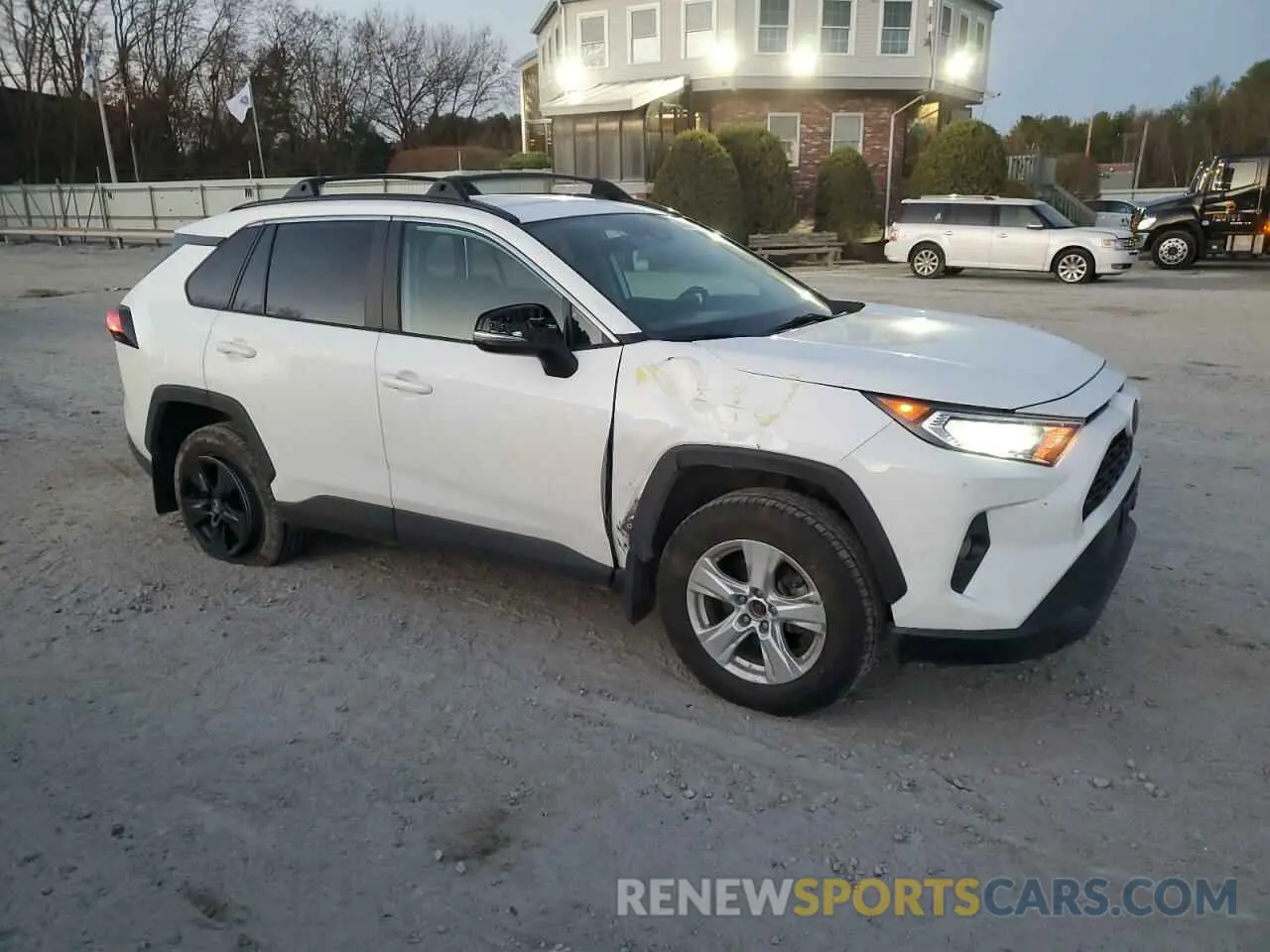 4 Photograph of a damaged car 2T3P1RFV9MW140357 TOYOTA RAV4 2021