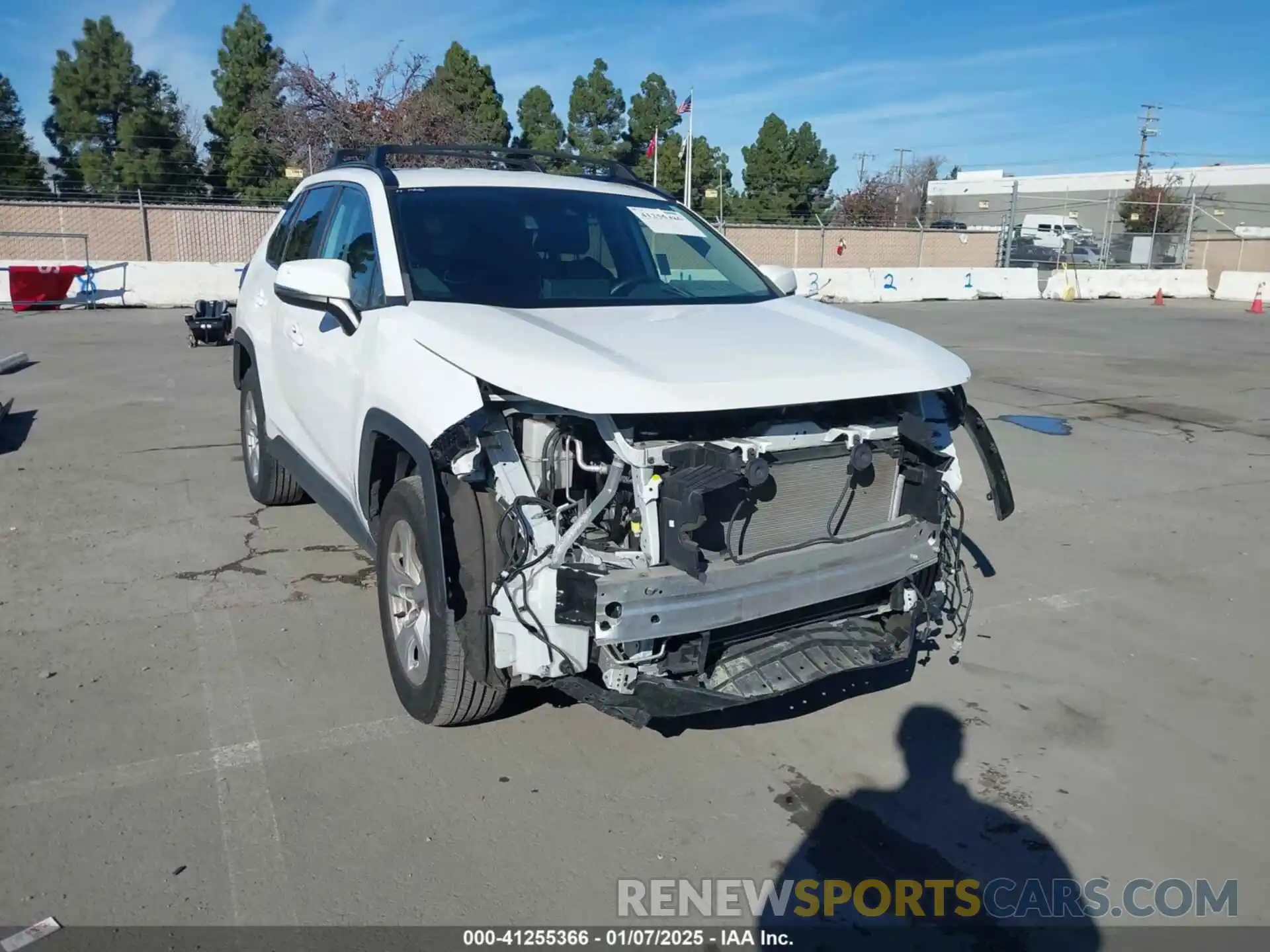 1 Photograph of a damaged car 2T3P1RFV9MW142044 TOYOTA RAV4 2021