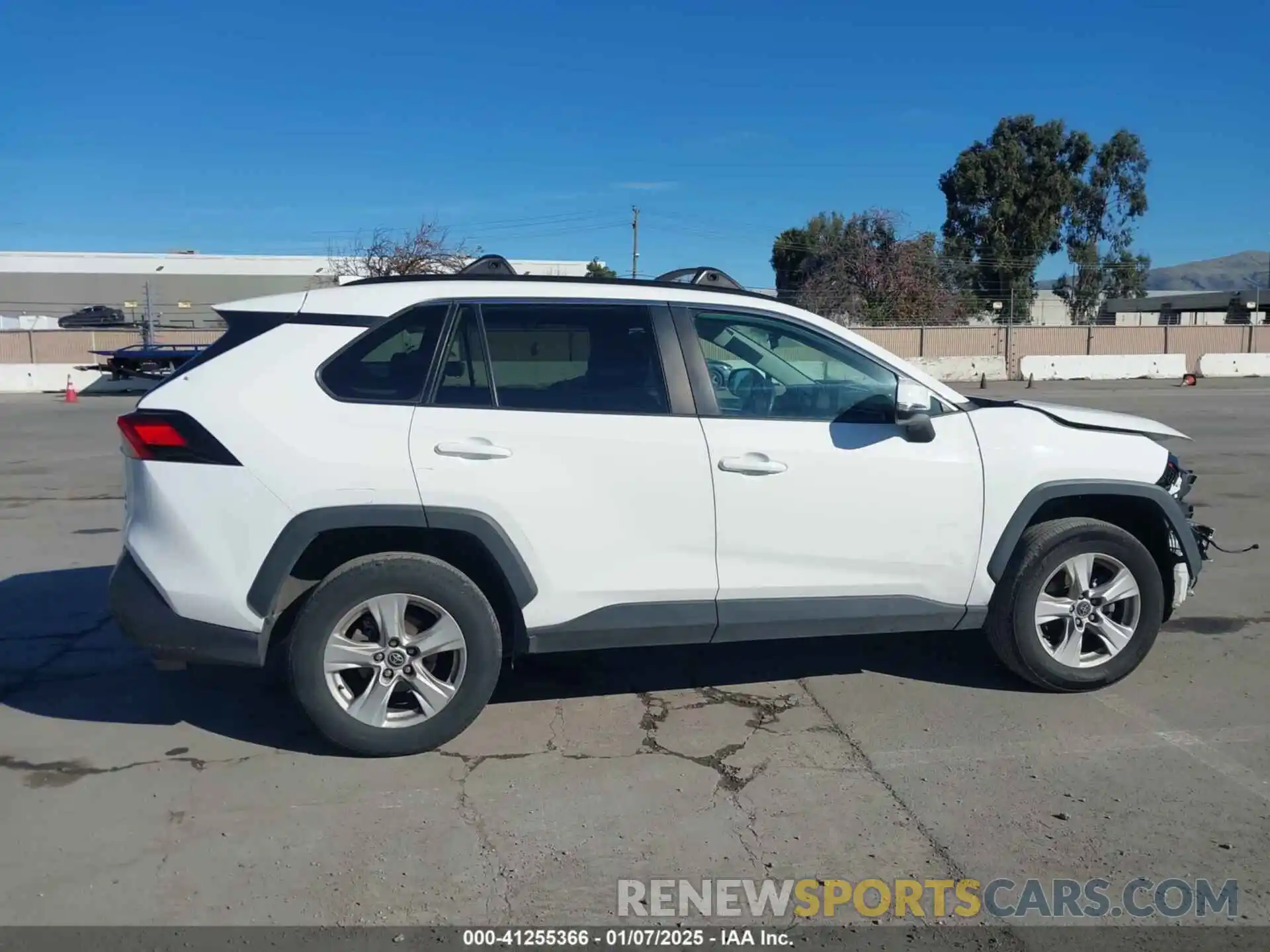 14 Photograph of a damaged car 2T3P1RFV9MW142044 TOYOTA RAV4 2021