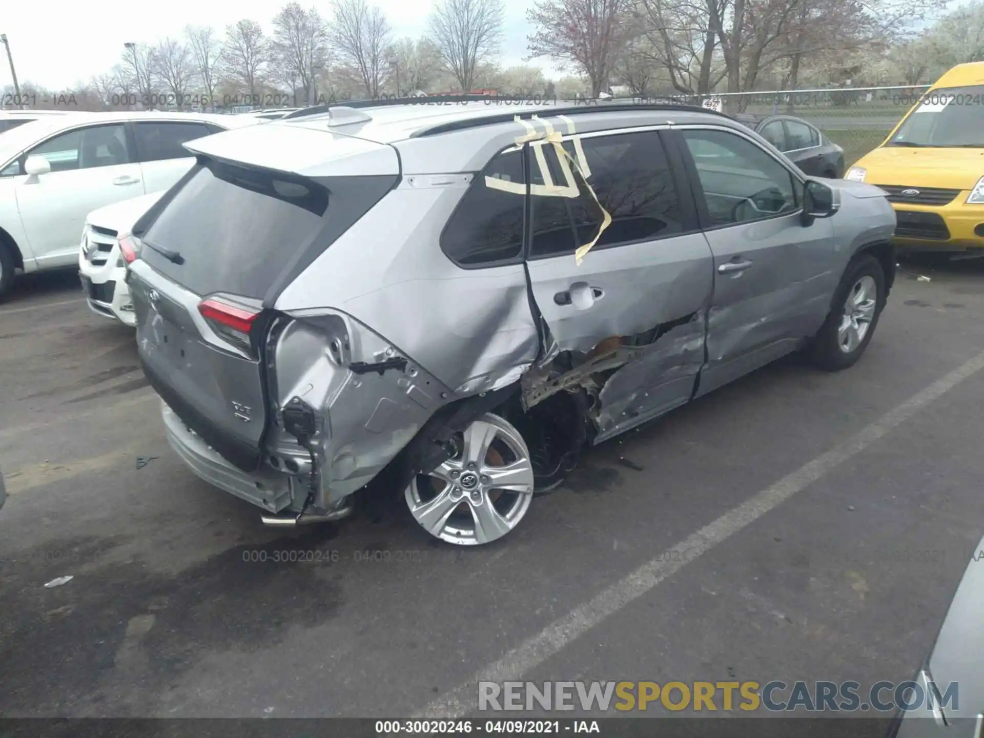 4 Photograph of a damaged car 2T3P1RFV9MW148815 TOYOTA RAV4 2021