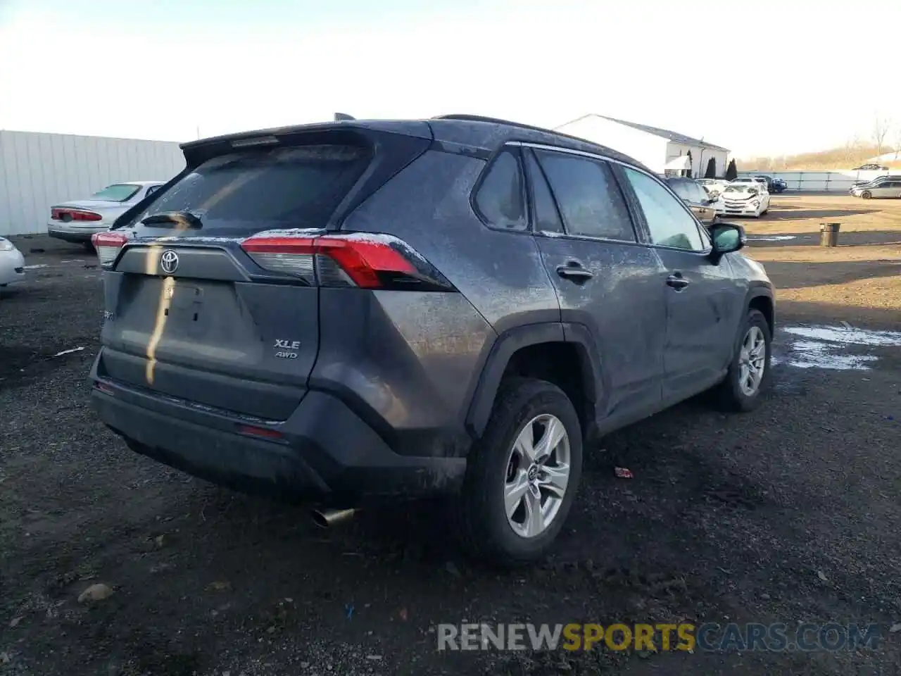 4 Photograph of a damaged car 2T3P1RFV9MW152136 TOYOTA RAV4 2021