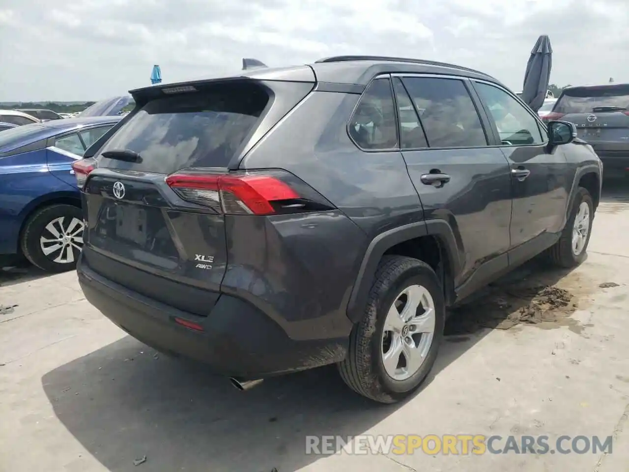 4 Photograph of a damaged car 2T3P1RFV9MW163086 TOYOTA RAV4 2021