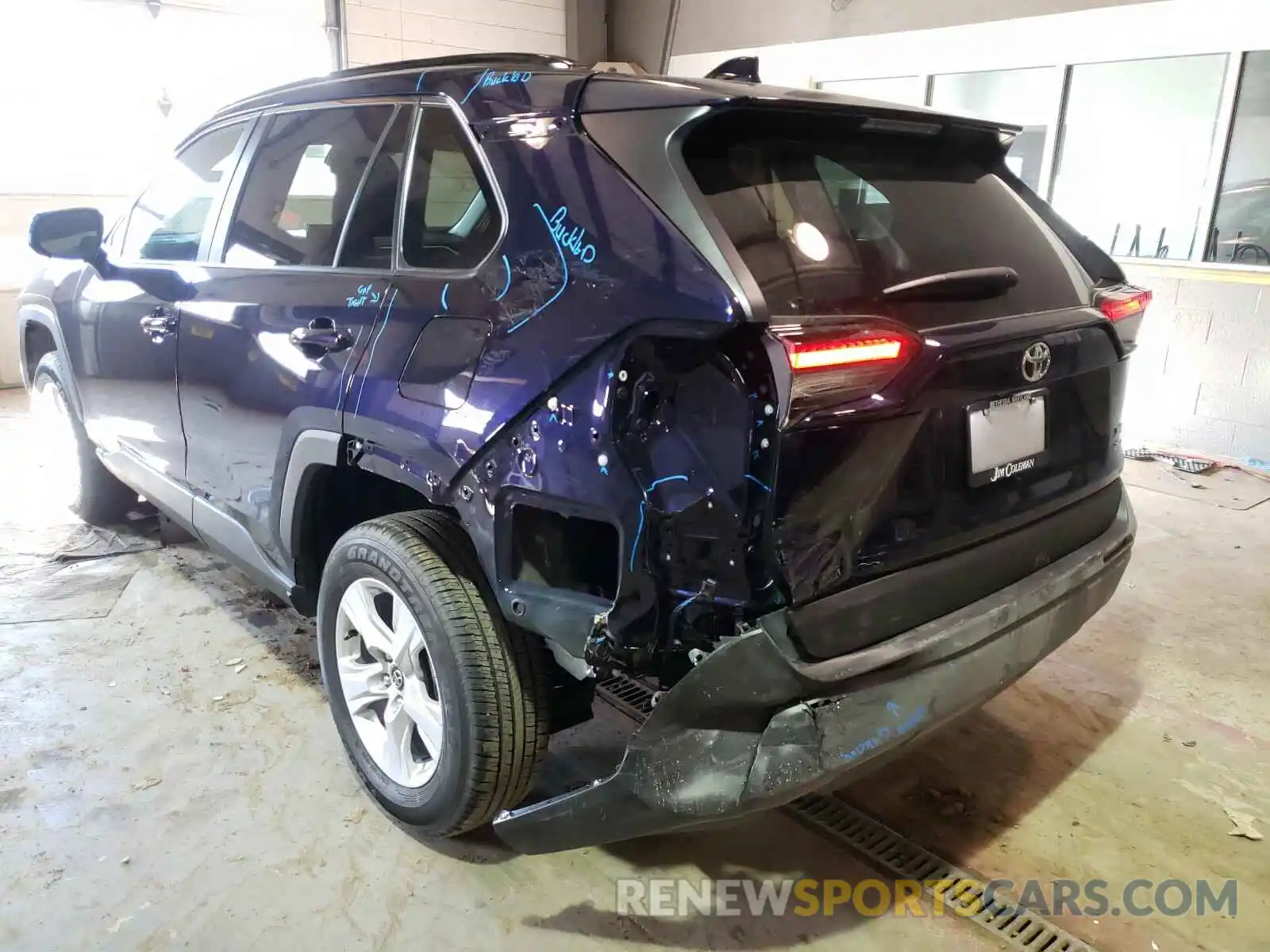 9 Photograph of a damaged car 2T3P1RFV9MW166585 TOYOTA RAV4 2021