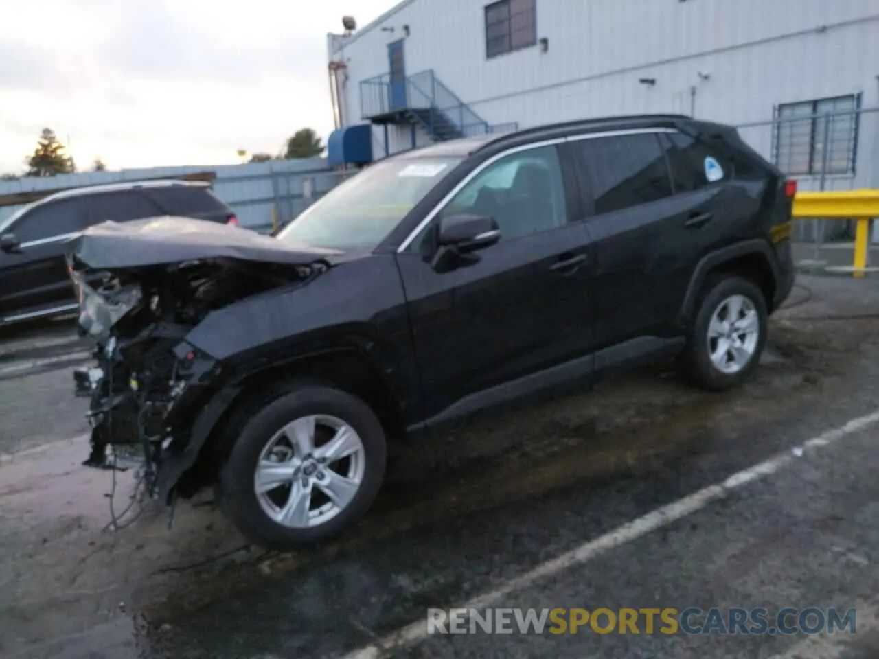 1 Photograph of a damaged car 2T3P1RFV9MW174699 TOYOTA RAV4 2021