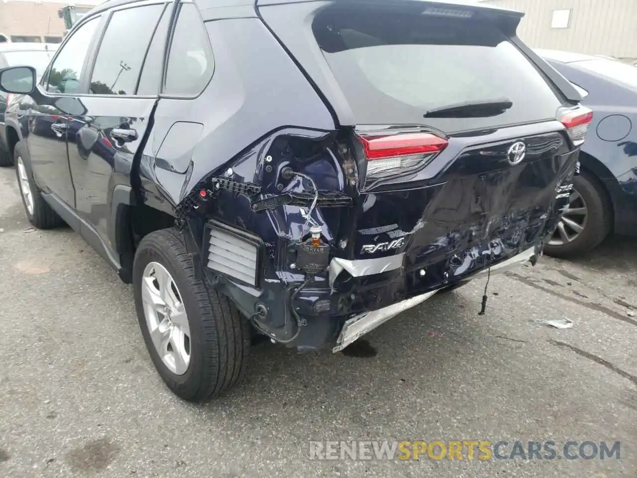 9 Photograph of a damaged car 2T3P1RFV9MW184147 TOYOTA RAV4 2021