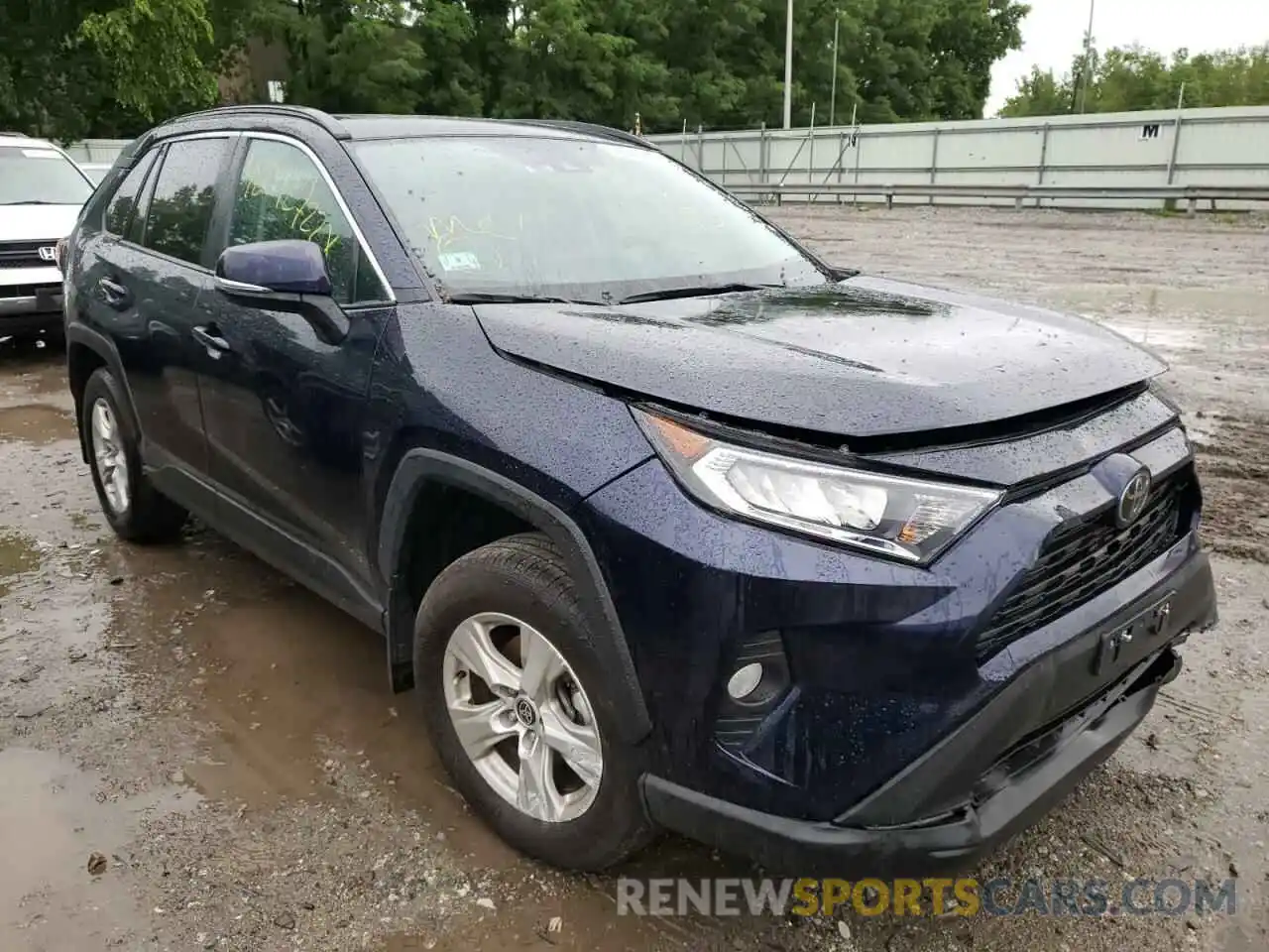 1 Photograph of a damaged car 2T3P1RFV9MW192121 TOYOTA RAV4 2021