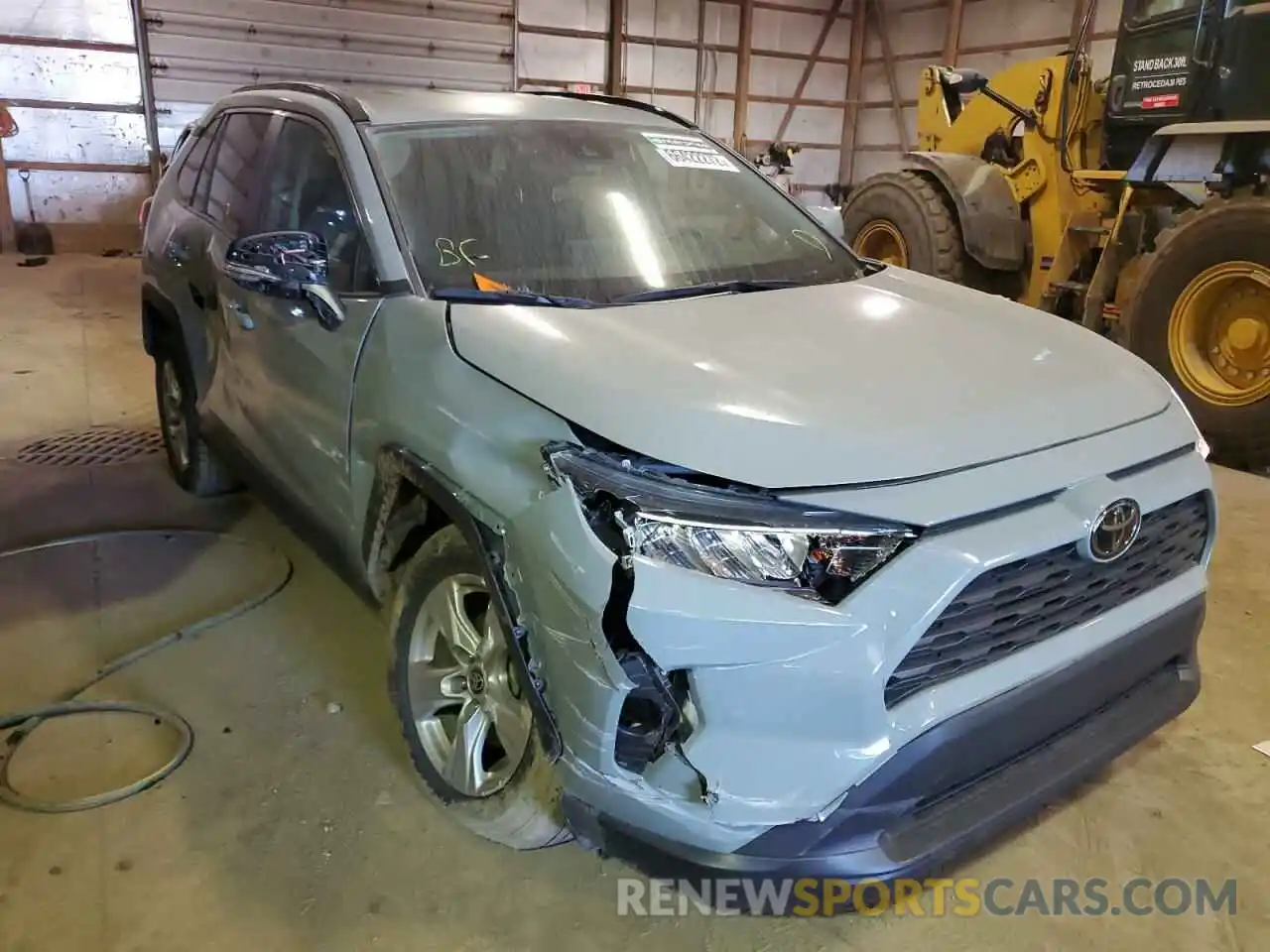 1 Photograph of a damaged car 2T3P1RFV9MW196105 TOYOTA RAV4 2021