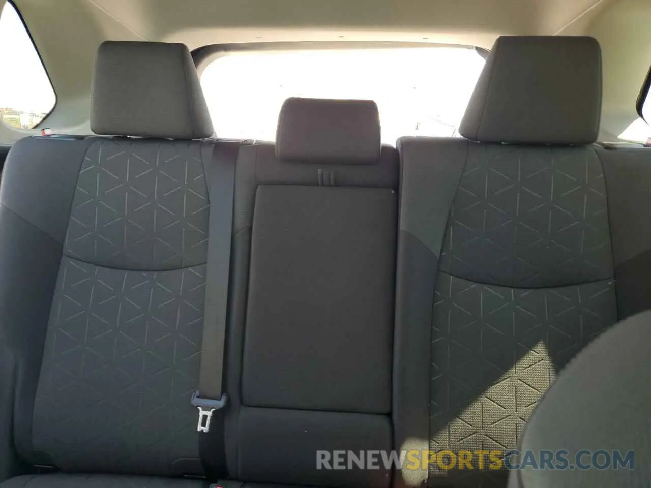 10 Photograph of a damaged car 2T3P1RFVXMC190203 TOYOTA RAV4 2021