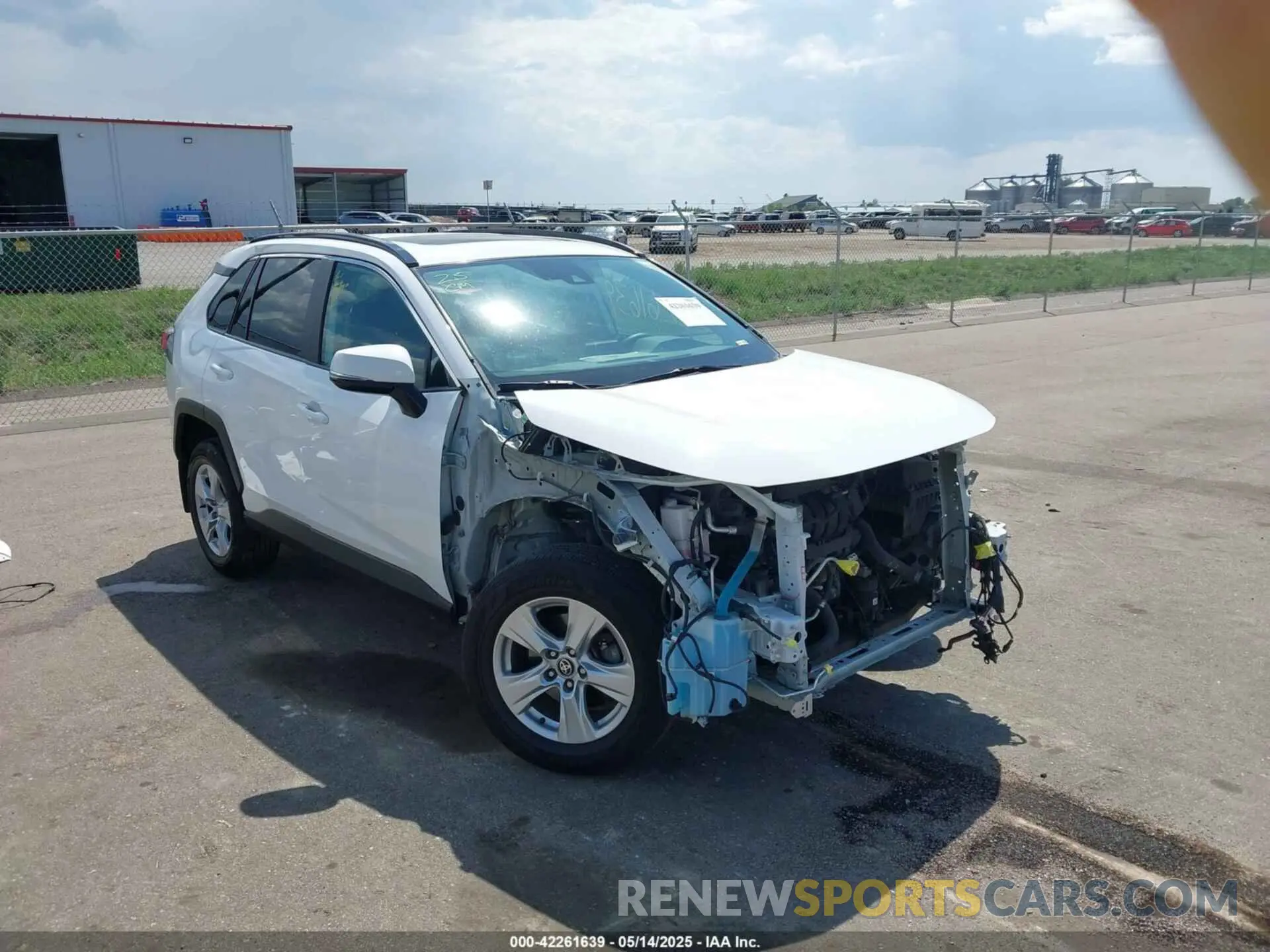 1 Photograph of a damaged car 2T3P1RFVXMC202835 TOYOTA RAV4 2021