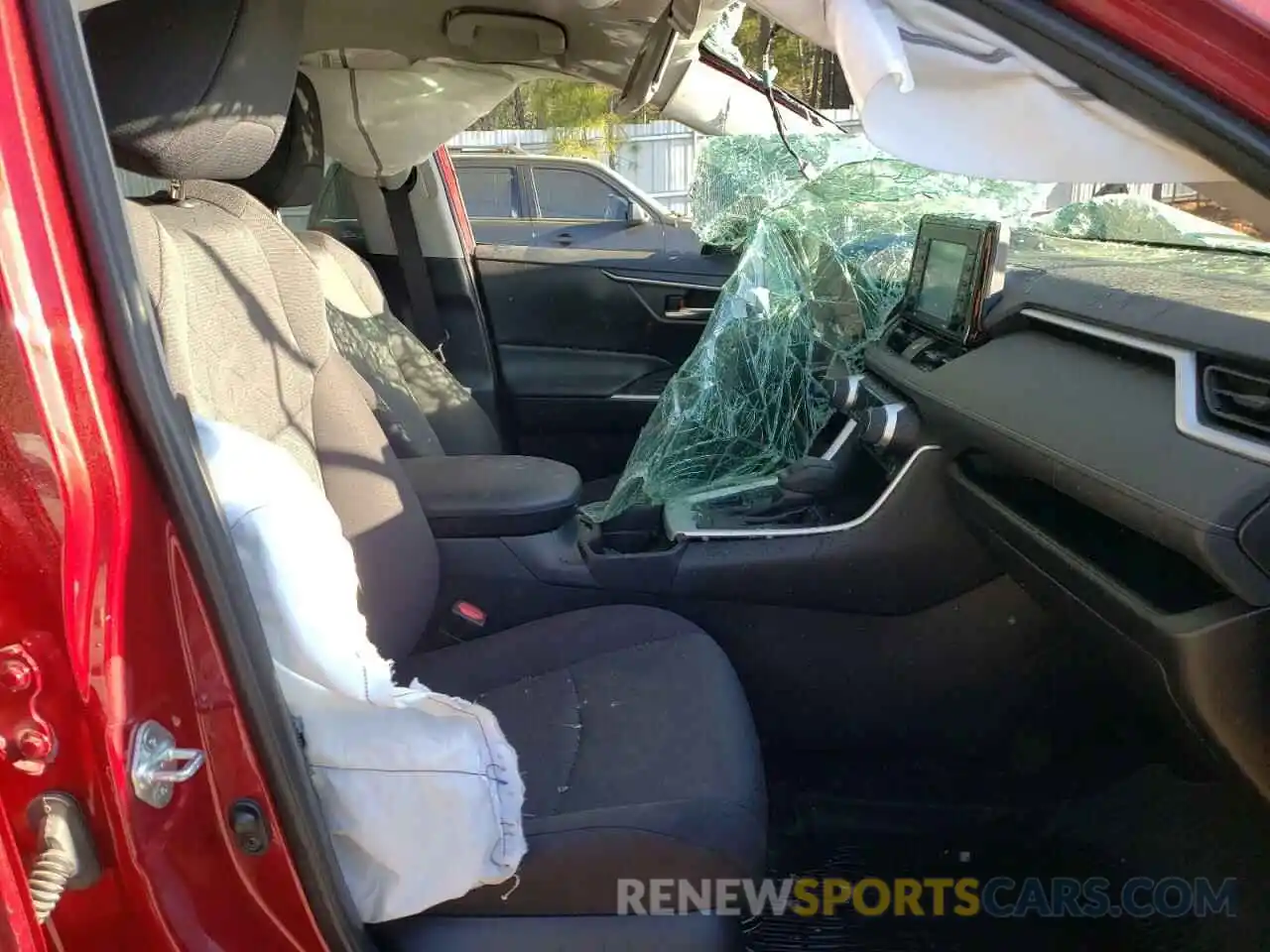 5 Photograph of a damaged car 2T3P1RFVXMW173240 TOYOTA RAV4 2021