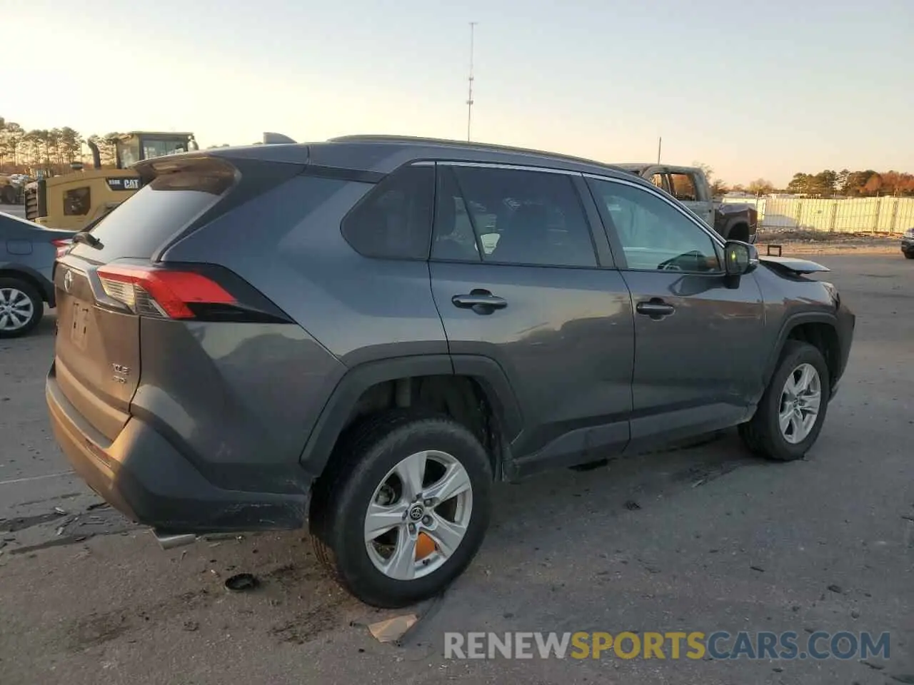 3 Photograph of a damaged car 2T3P1RFVXMW196128 TOYOTA RAV4 2021