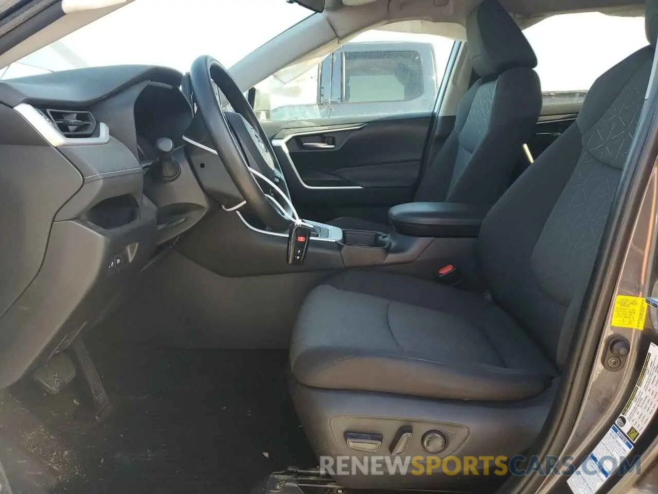 7 Photograph of a damaged car 2T3P1RFVXMW215972 TOYOTA RAV4 2021