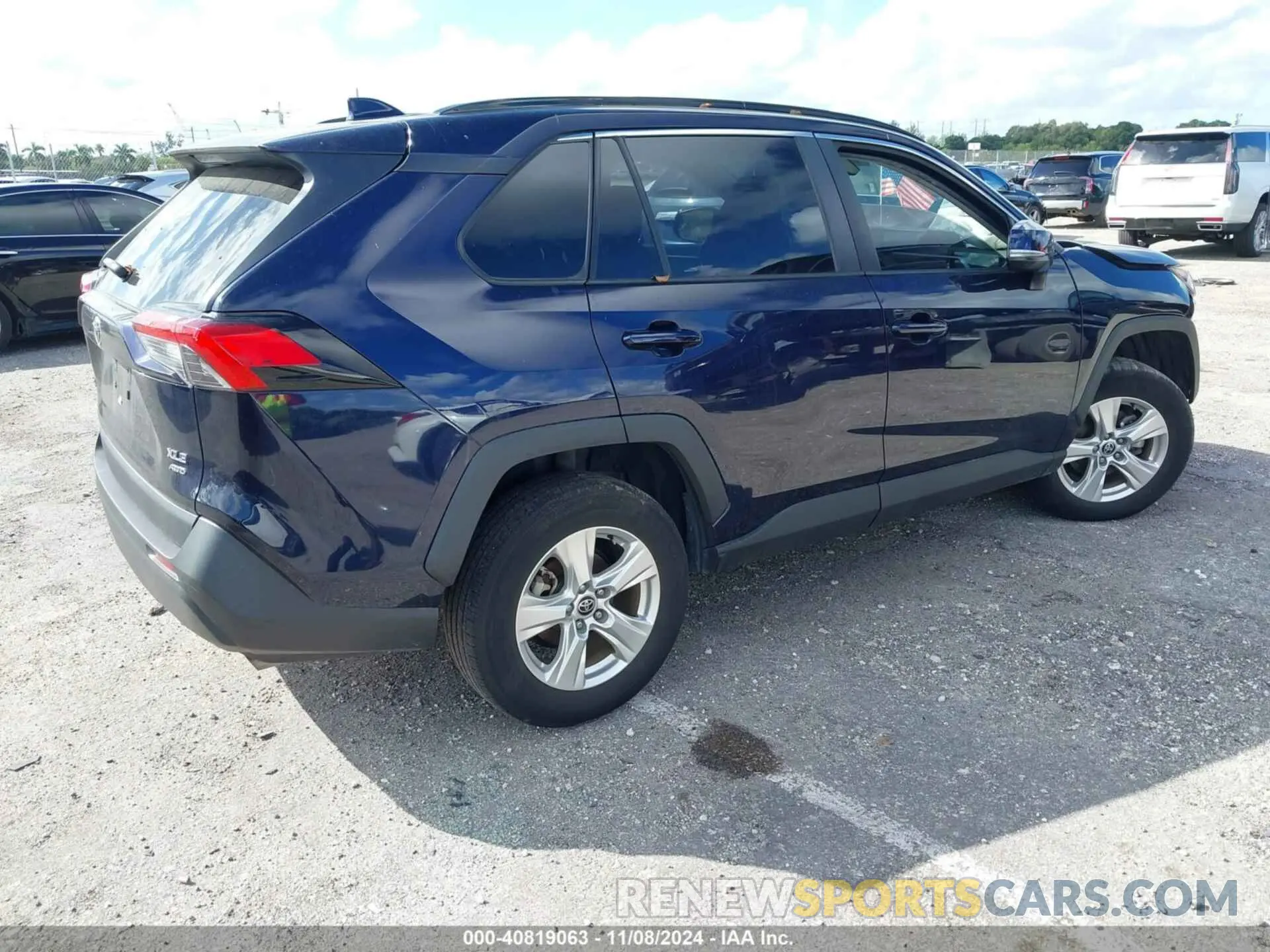 4 Photograph of a damaged car 2T3P1RFVXMW238698 TOYOTA RAV4 2021
