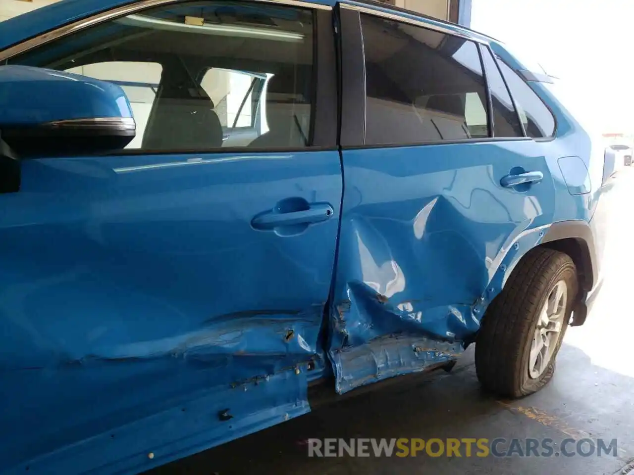 9 Photograph of a damaged car 2T3P1RFVXMW244162 TOYOTA RAV4 2021