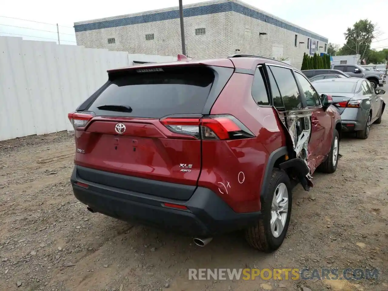 4 Photograph of a damaged car 2T3P1RFVXMW248227 TOYOTA RAV4 2021