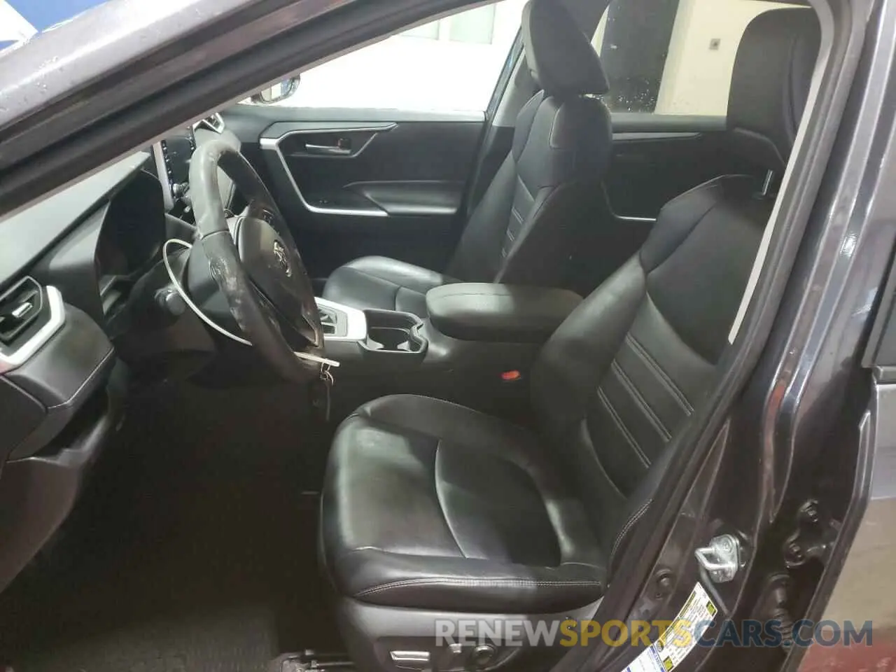 7 Photograph of a damaged car 2T3R1RFV5MC188433 TOYOTA RAV4 2021