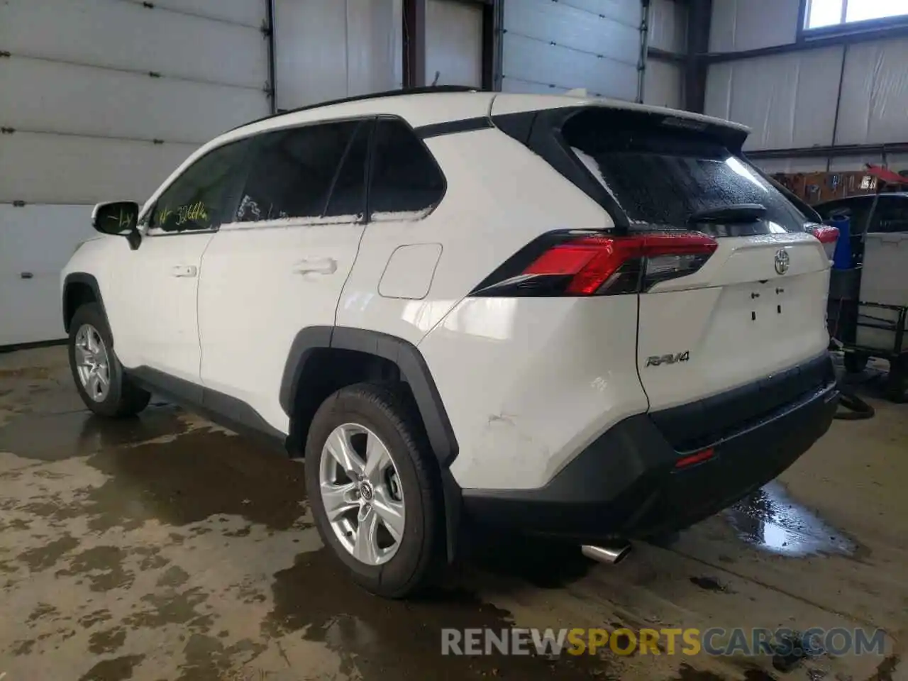 3 Photograph of a damaged car 2T3R1RFV9MW144286 TOYOTA RAV4 2021