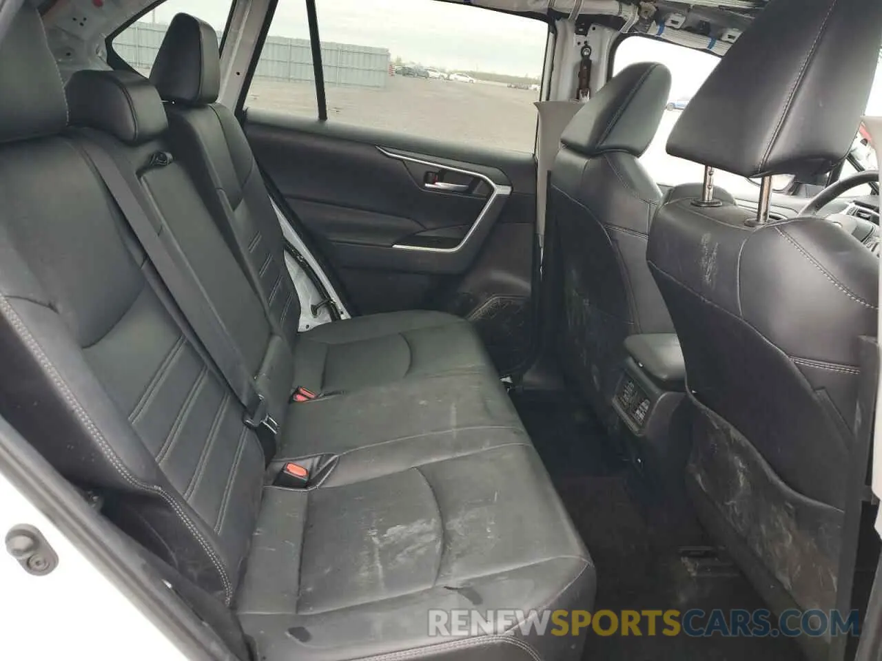 11 Photograph of a damaged car 2T3R1RFVXMC224438 TOYOTA RAV4 2021