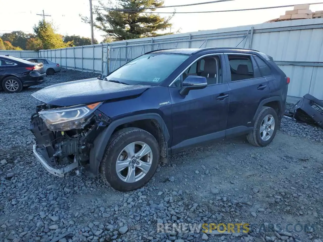 1 Photograph of a damaged car 2T3R6RFV0MW011238 TOYOTA RAV4 2021