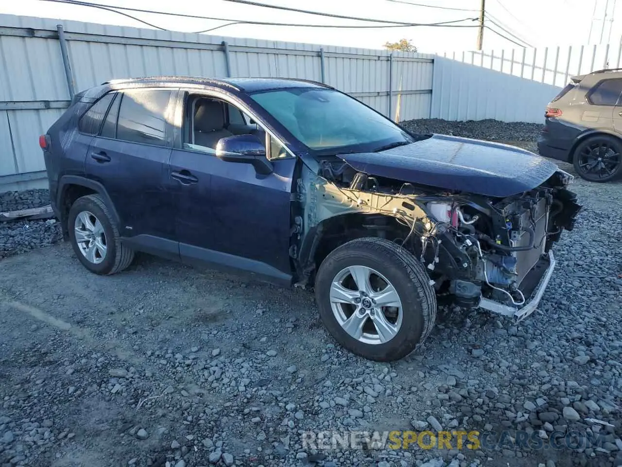 4 Photograph of a damaged car 2T3R6RFV0MW011238 TOYOTA RAV4 2021
