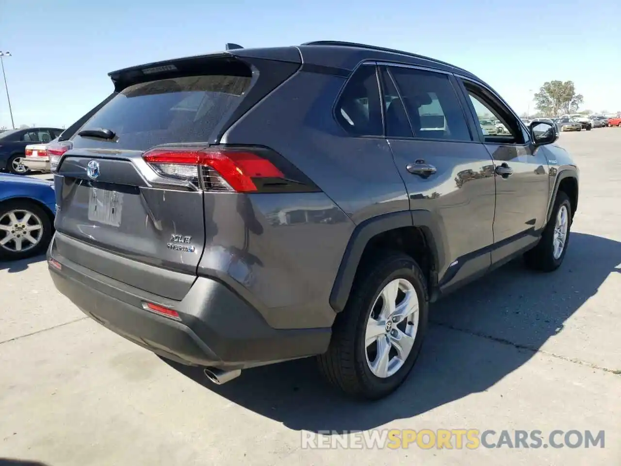 4 Photograph of a damaged car 2T3R6RFV0MW012163 TOYOTA RAV4 2021