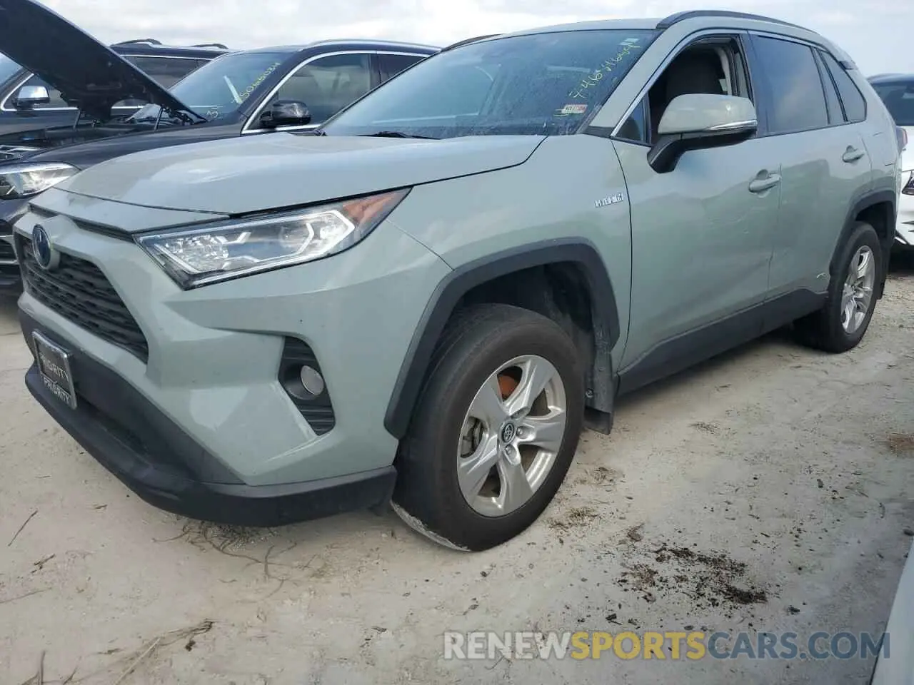 1 Photograph of a damaged car 2T3R6RFV1MW005688 TOYOTA RAV4 2021