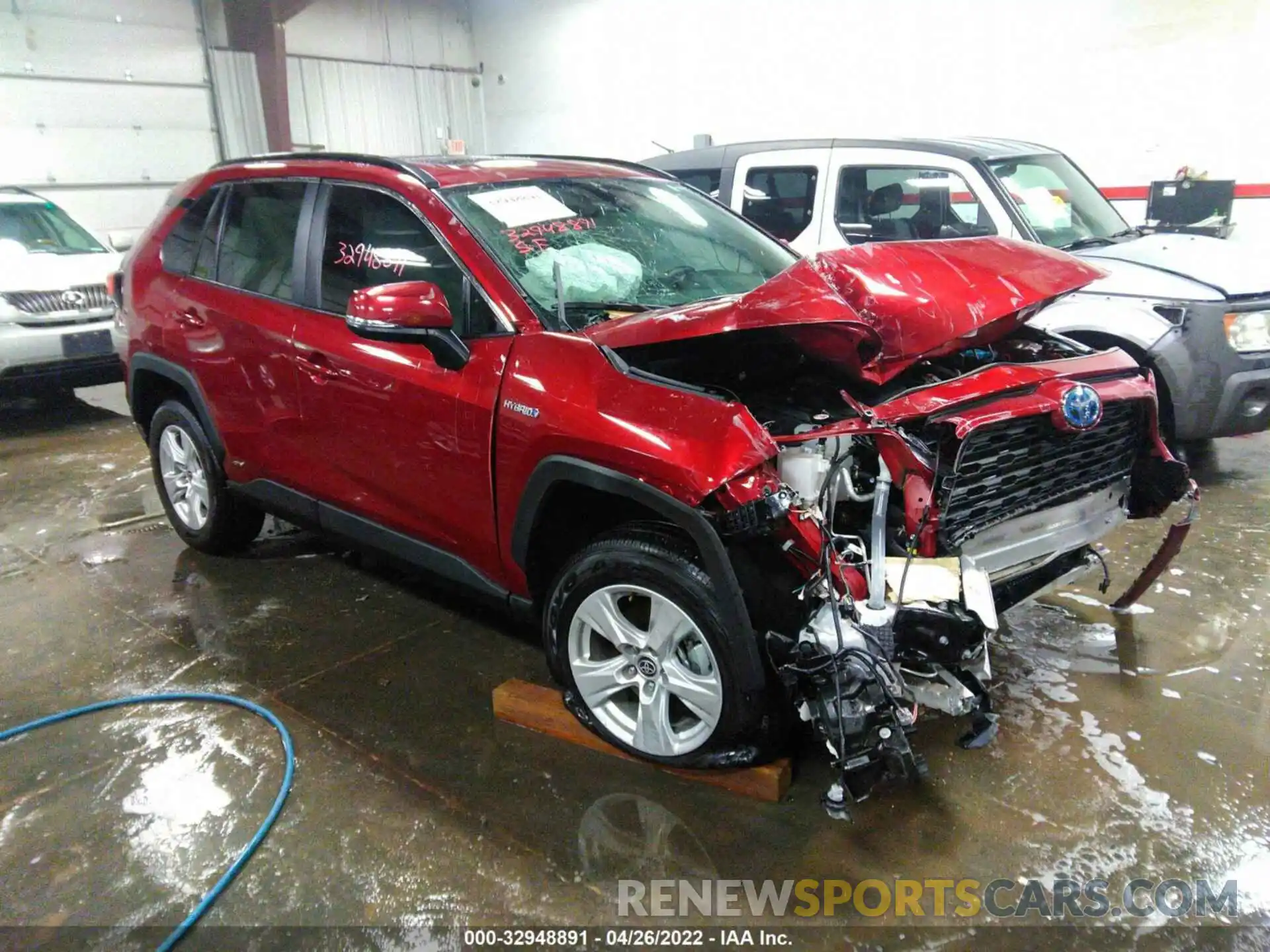 1 Photograph of a damaged car 2T3R6RFV1MW011216 TOYOTA RAV4 2021