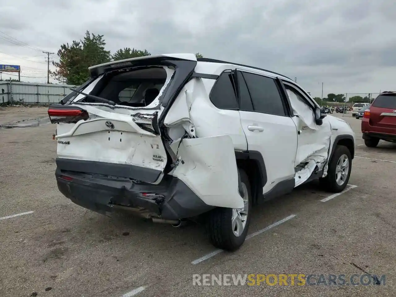 4 Photograph of a damaged car 2T3R6RFV2MW009748 TOYOTA RAV4 2021