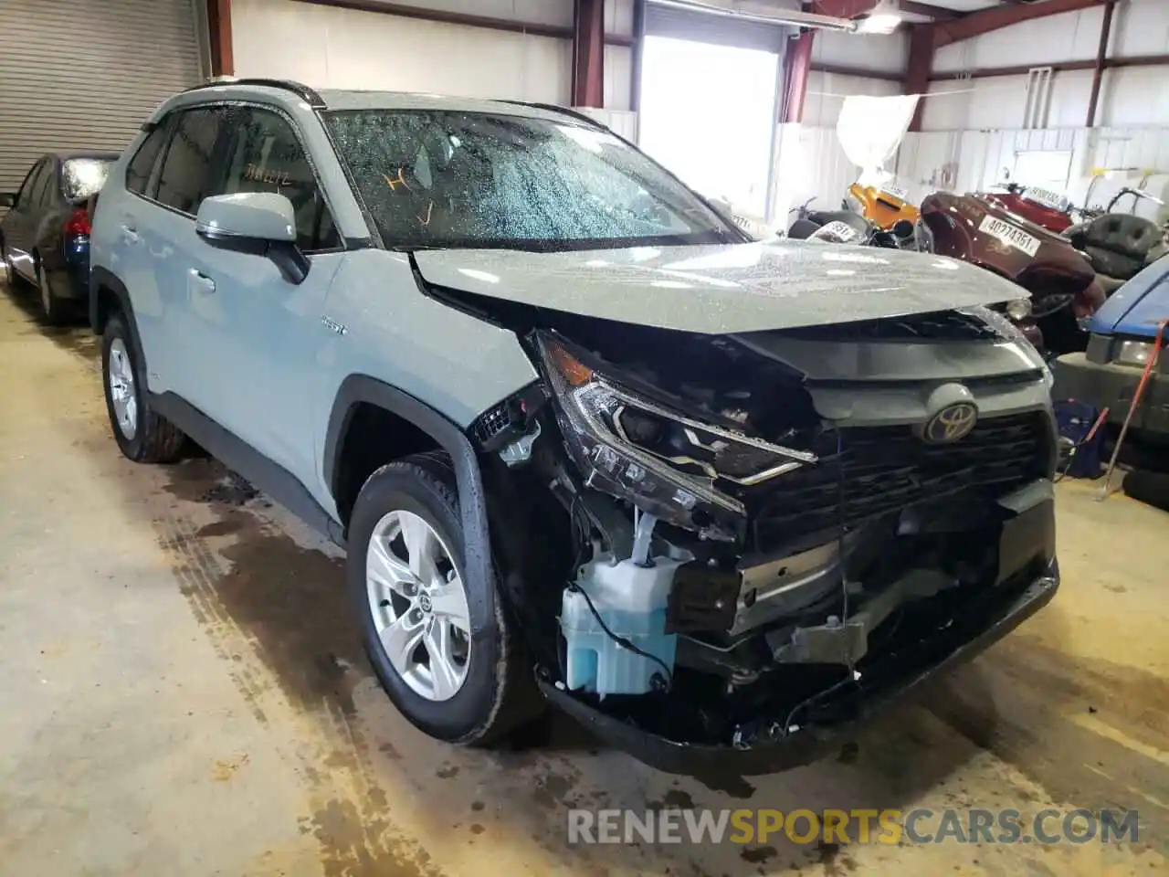 1 Photograph of a damaged car 2T3R6RFV2MW011418 TOYOTA RAV4 2021