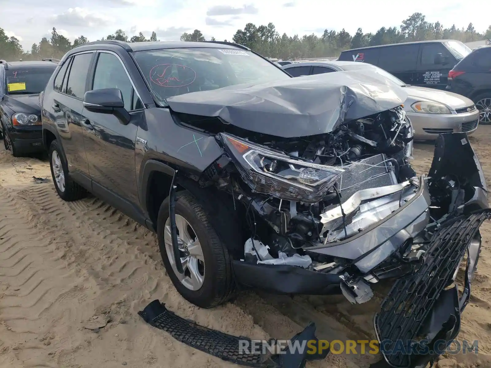 1 Photograph of a damaged car 2T3R6RFV3MW018328 TOYOTA RAV4 2021