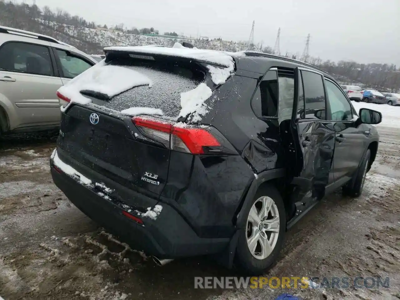 4 Photograph of a damaged car 2T3R6RFV4MW004440 TOYOTA RAV4 2021