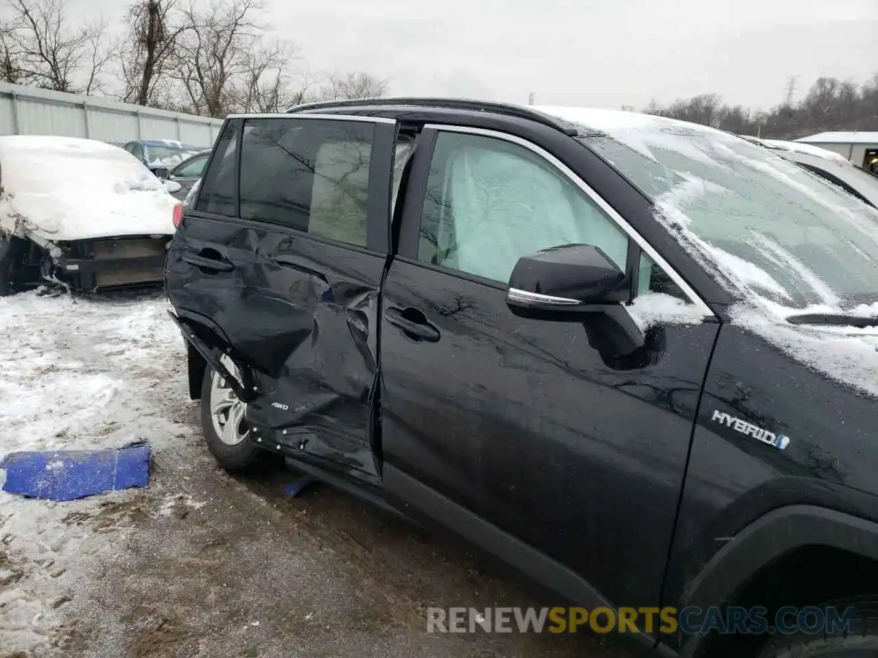 9 Photograph of a damaged car 2T3R6RFV4MW004440 TOYOTA RAV4 2021