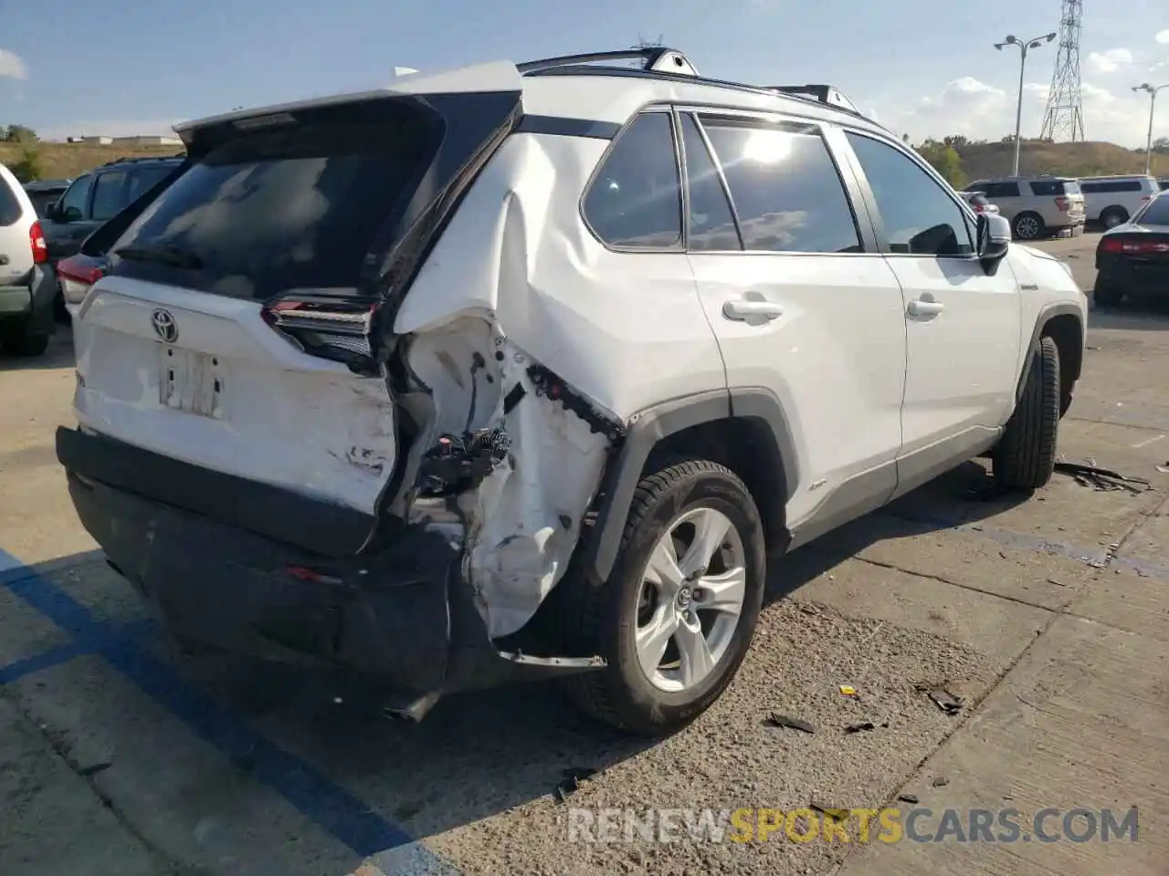 4 Photograph of a damaged car 2T3R6RFV4MW007757 TOYOTA RAV4 2021