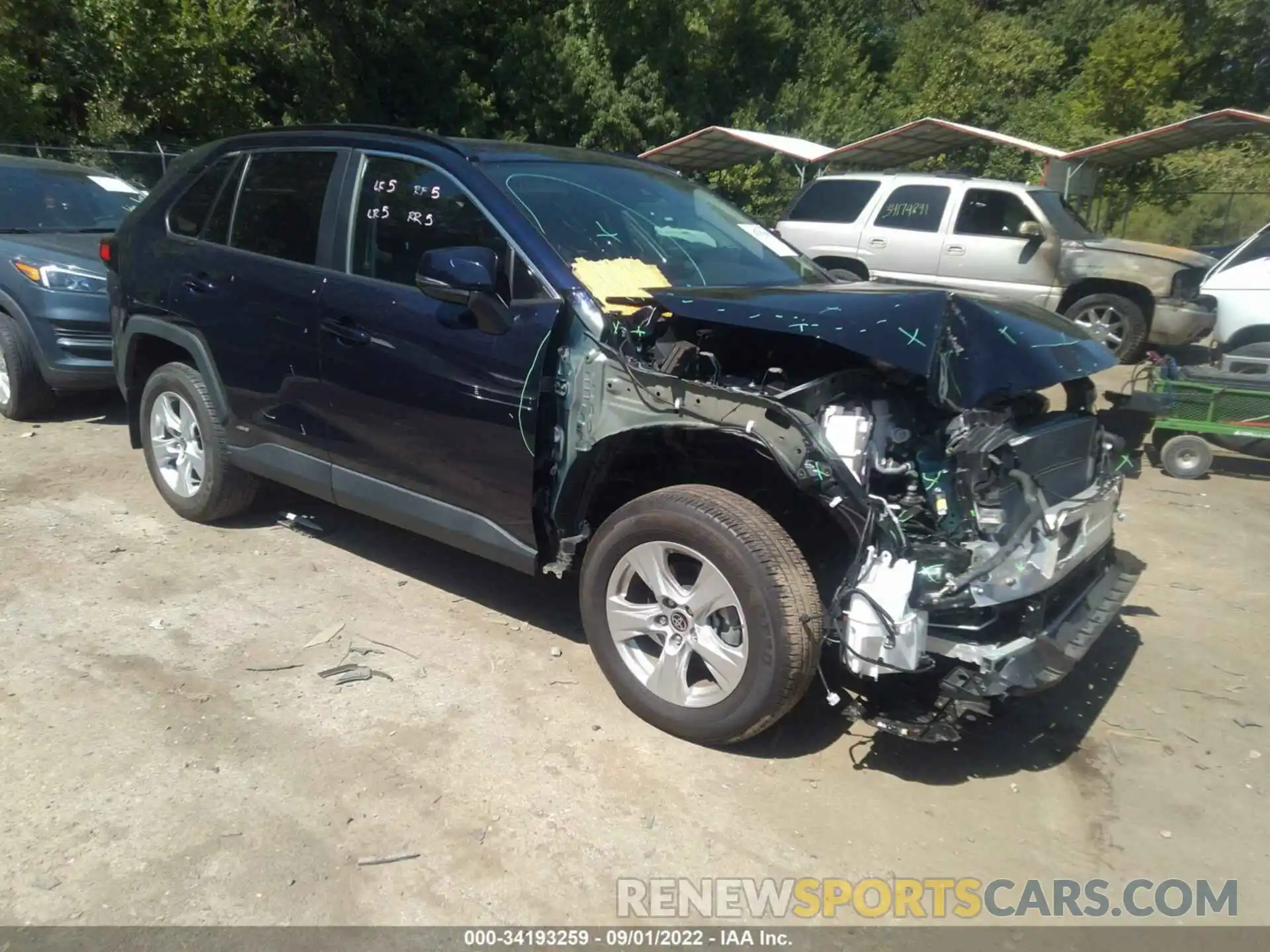 1 Photograph of a damaged car 2T3R6RFV7MW010166 TOYOTA RAV4 2021