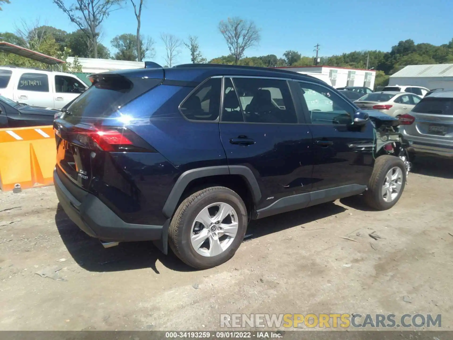 4 Photograph of a damaged car 2T3R6RFV7MW010166 TOYOTA RAV4 2021