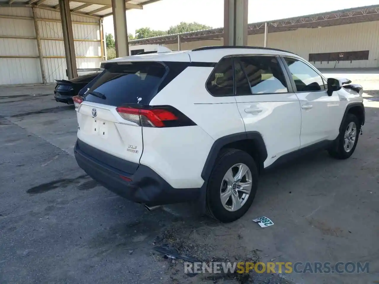 4 Photograph of a damaged car 2T3R6RFV7MW018607 TOYOTA RAV4 2021